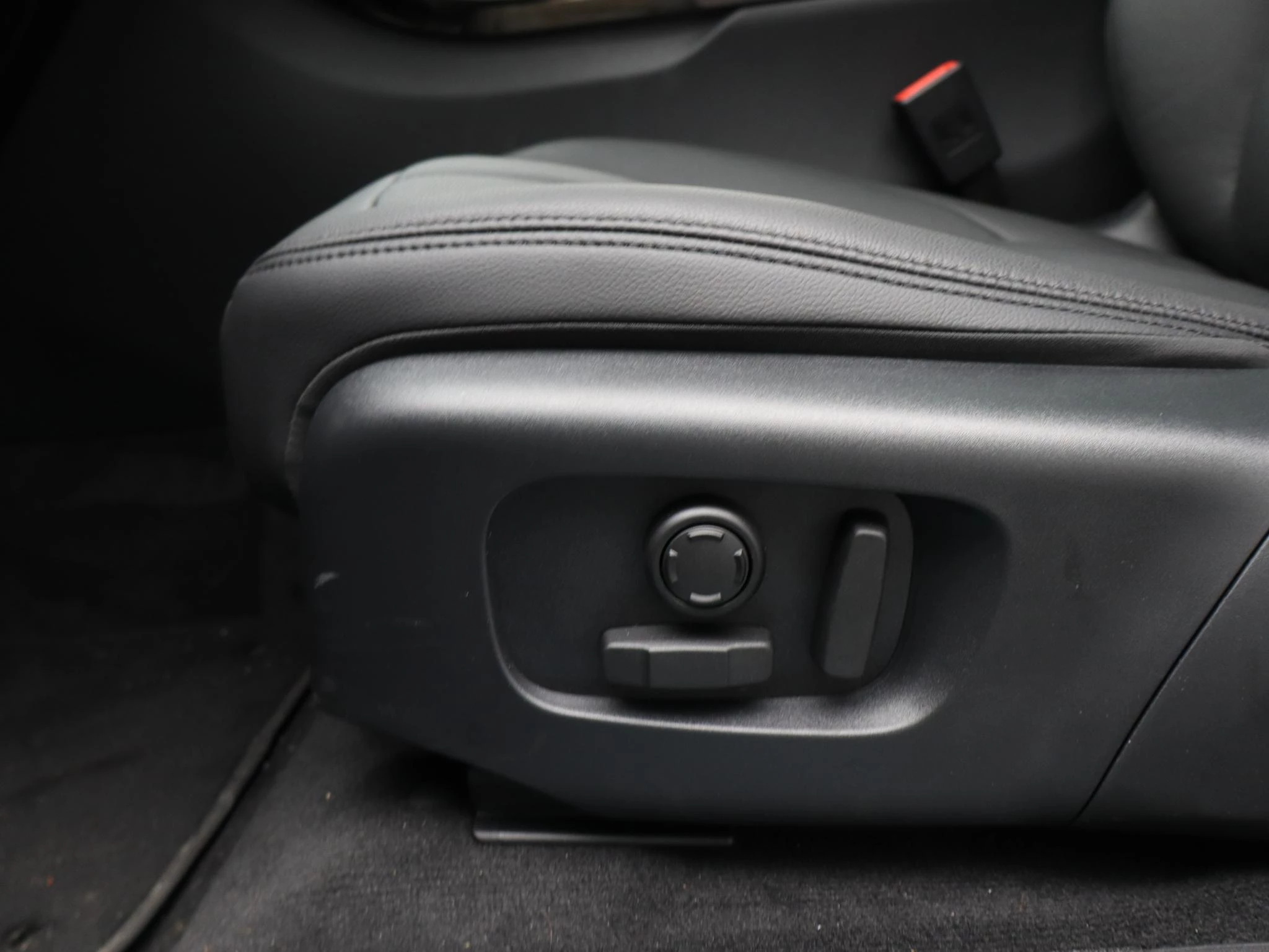 Land Rover-Range Rover Evoque-image-29