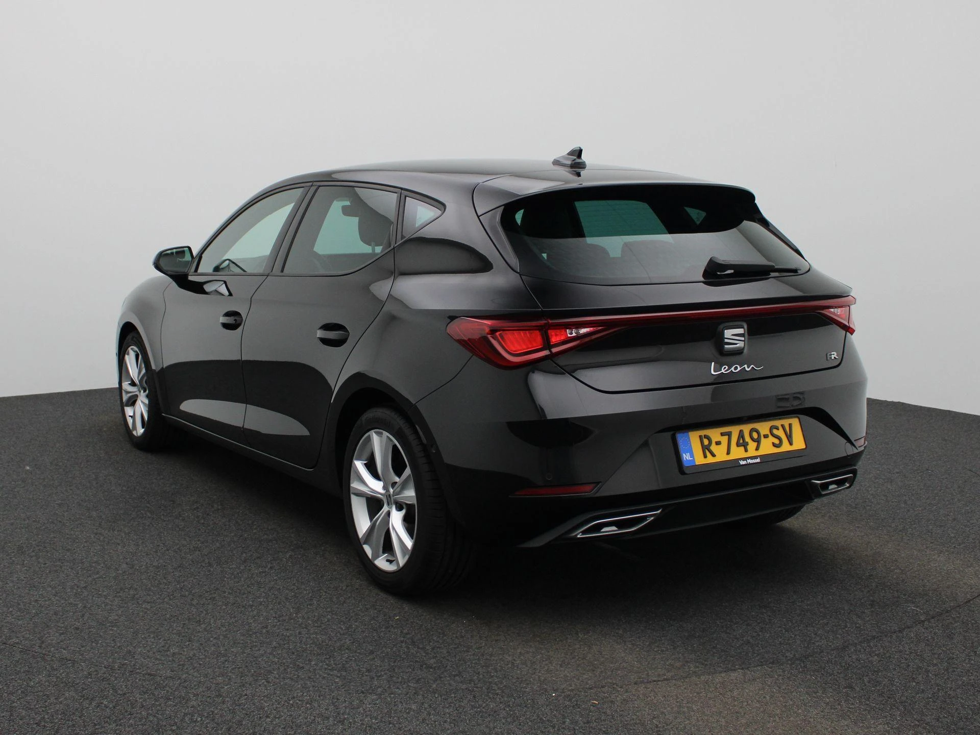 SEAT-Leon-image-1