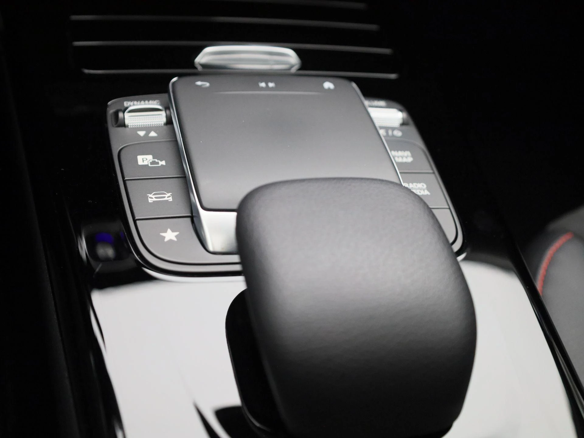 Mercedes-Benz-CLA-image-20