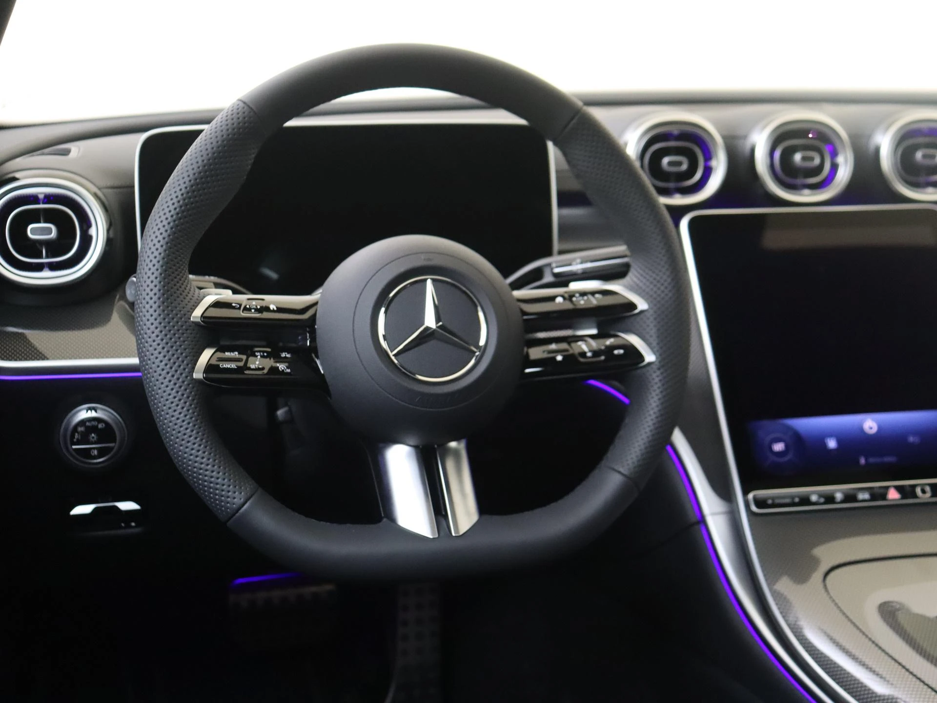Mercedes-Benz-C-Klasse-image-8