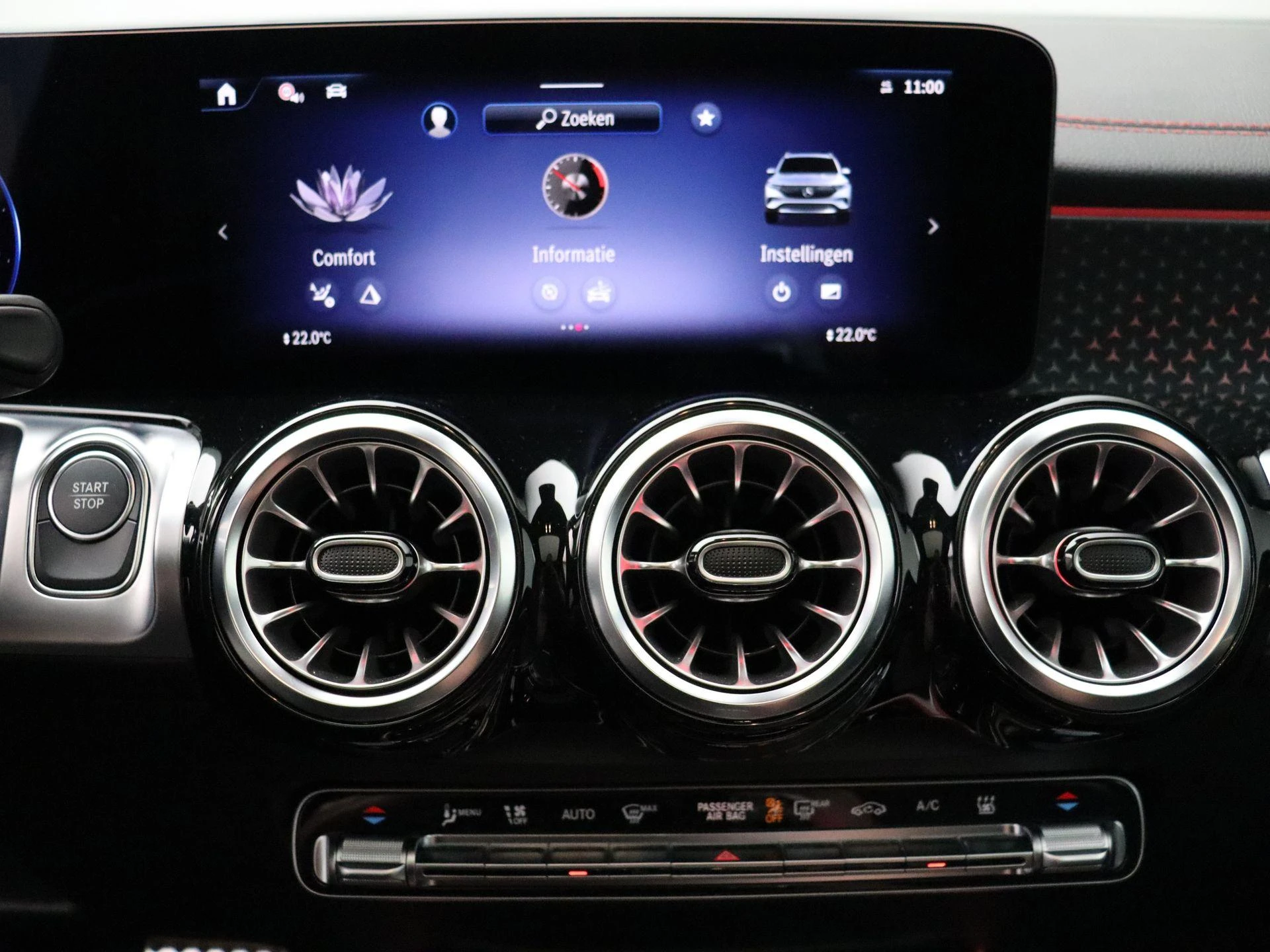 Mercedes-Benz-EQB-image-16