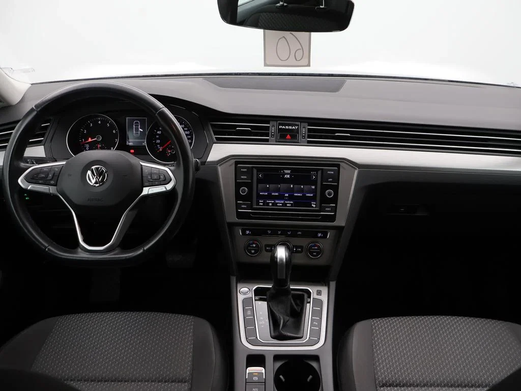 Volkswagen-Passat-image-13