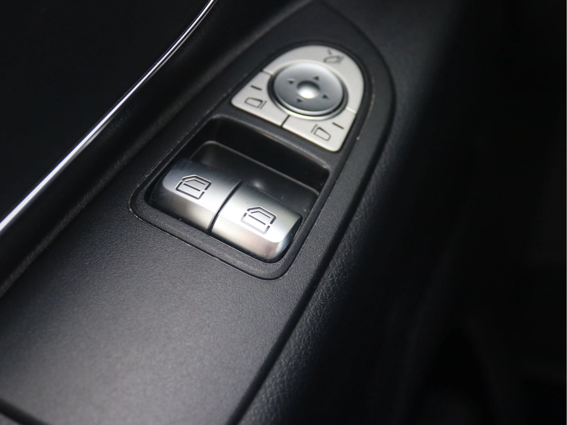 Mercedes-Benz-Vito-image-4