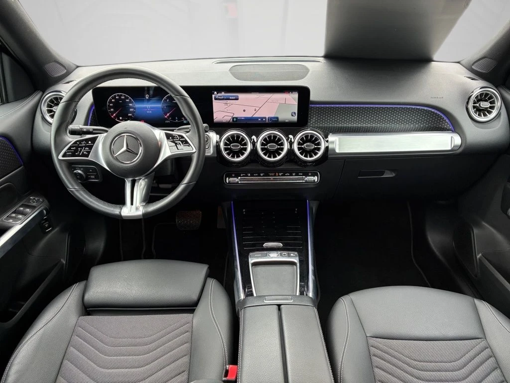 Mercedes-Benz-GLB 200 d-image-11