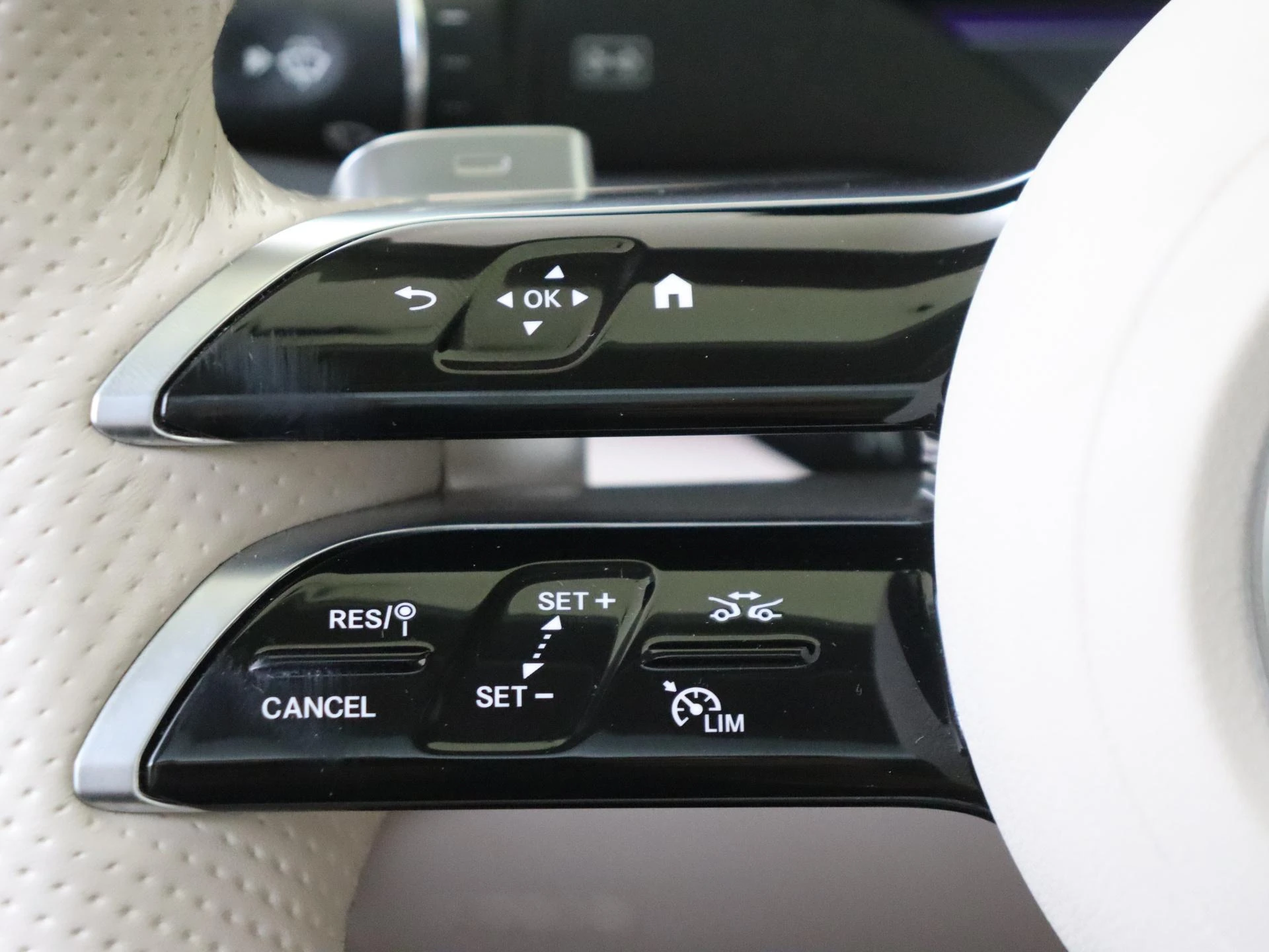 Mercedes-Benz-E-Klasse-image-11