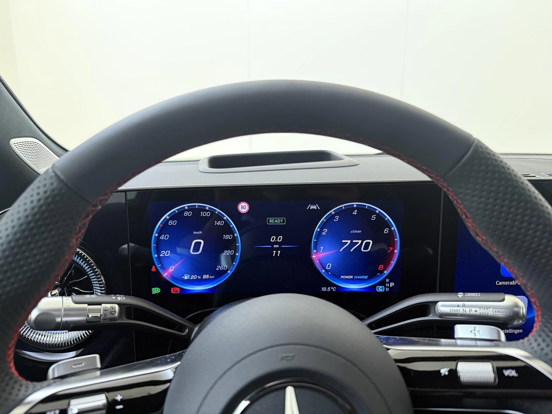 Mercedes-Benz-CLA-image-10