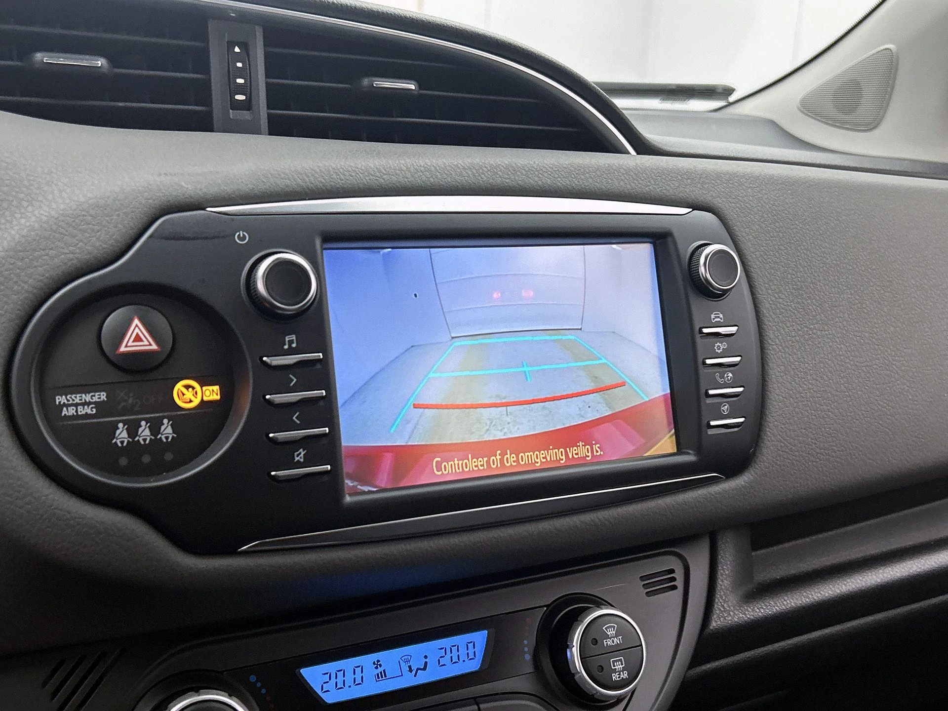 Toyota-Yaris-image-12