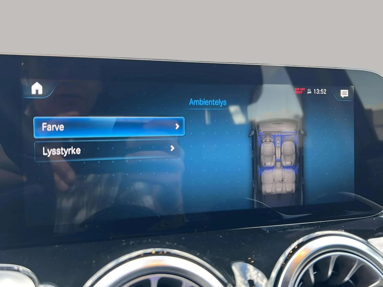 Mercedes-Benz-EQB-image-16