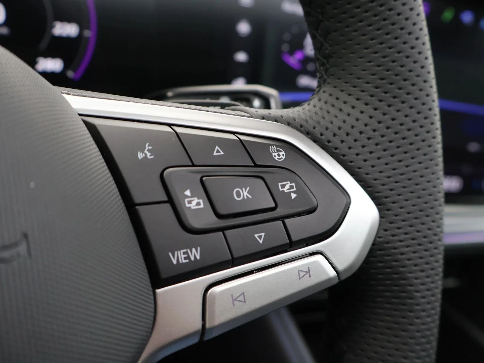 Volkswagen-Touareg-image-20