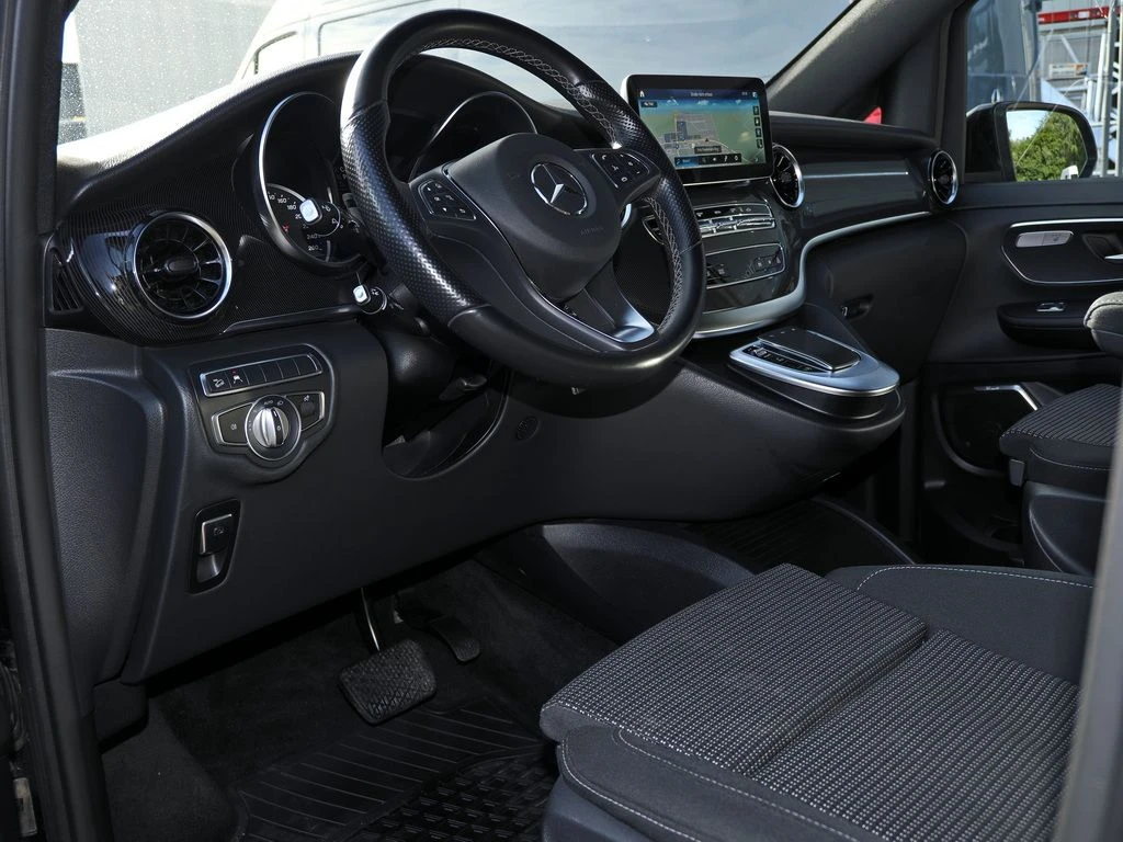 Mercedes-Benz-V-Klasse 300 d-image-7