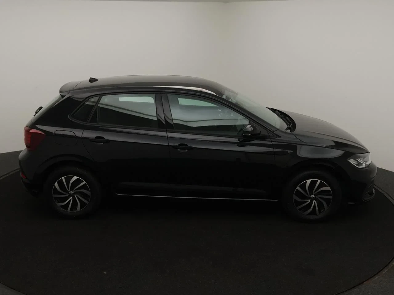 Volkswagen-Polo-image-8