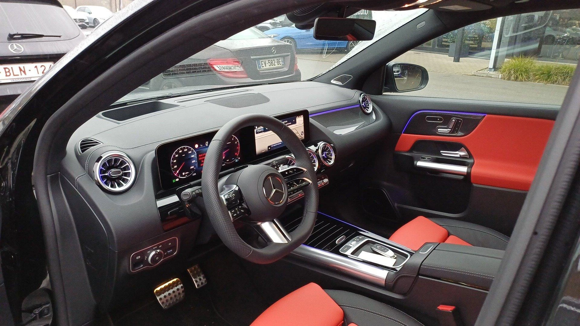 Mercedes-Benz GLA 250 4MATIC AMG Line + LEDER + BURMESTER + PANO + HEADUP + MULTIBEAM +