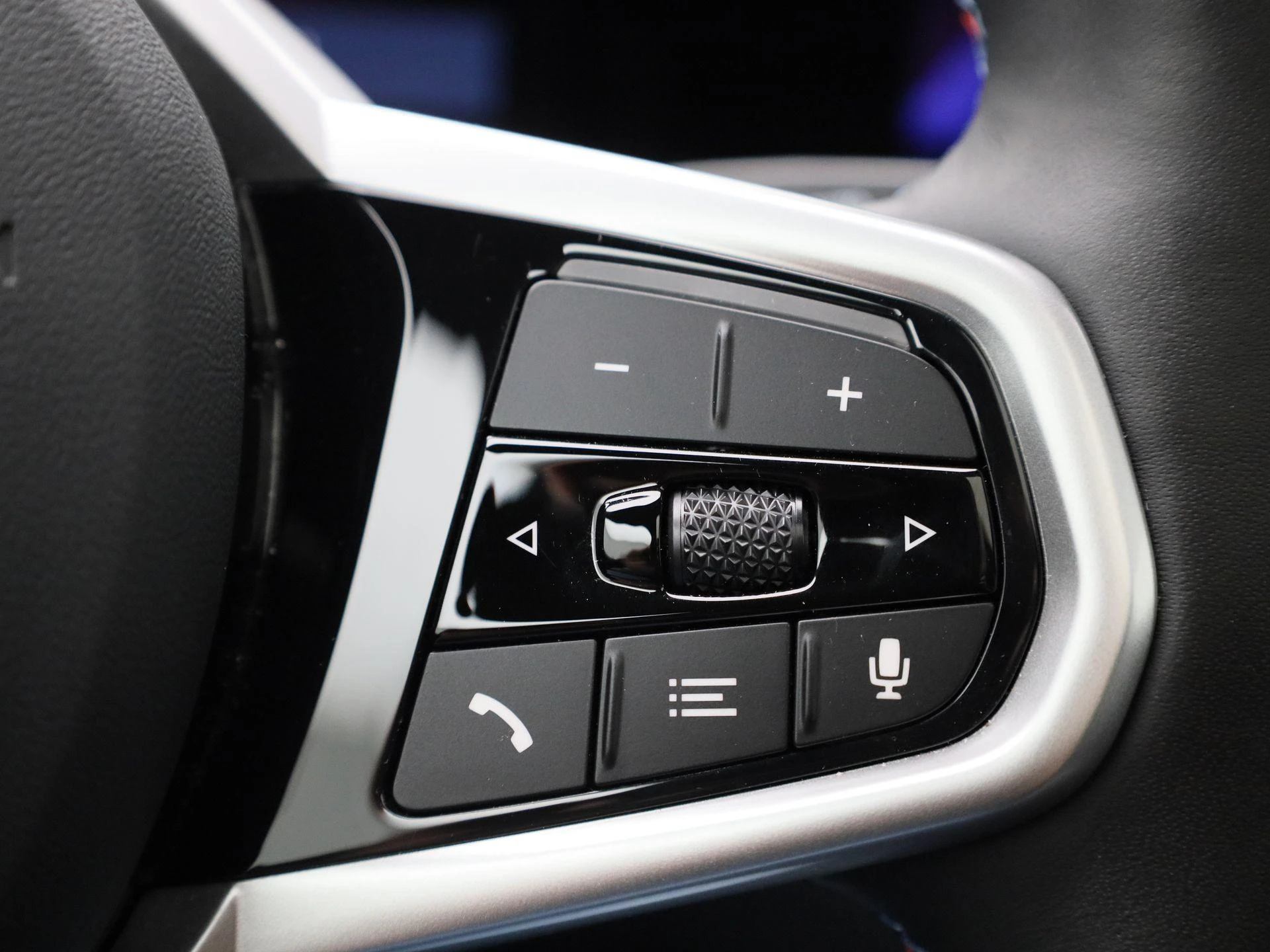 BMW-i4-image-27