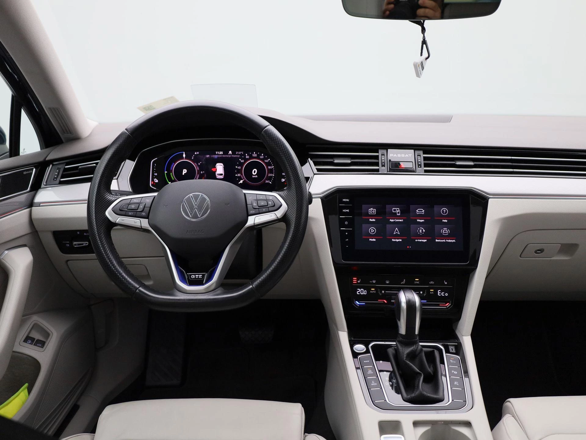 Volkswagen-Passat-image-6