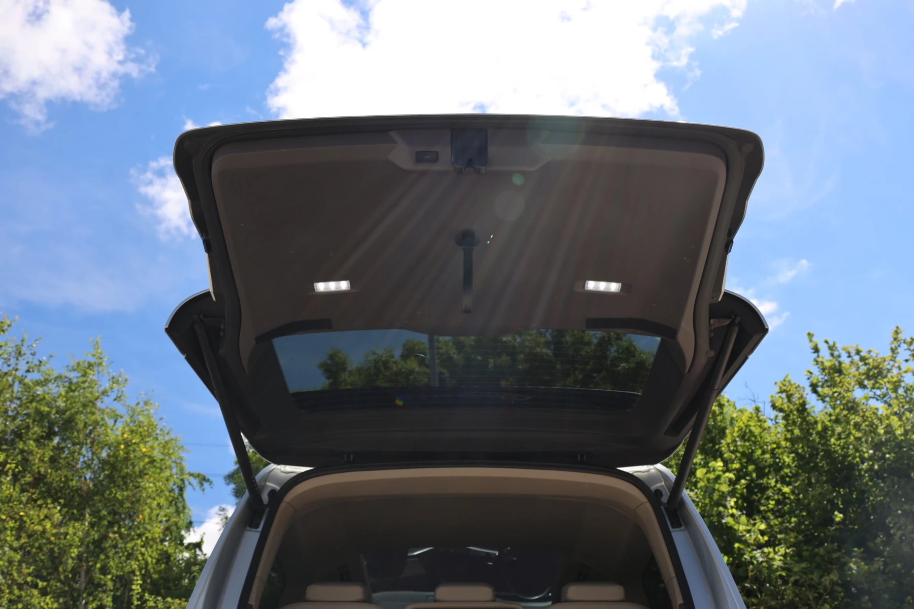 Volkswagen-Multivan-image-31