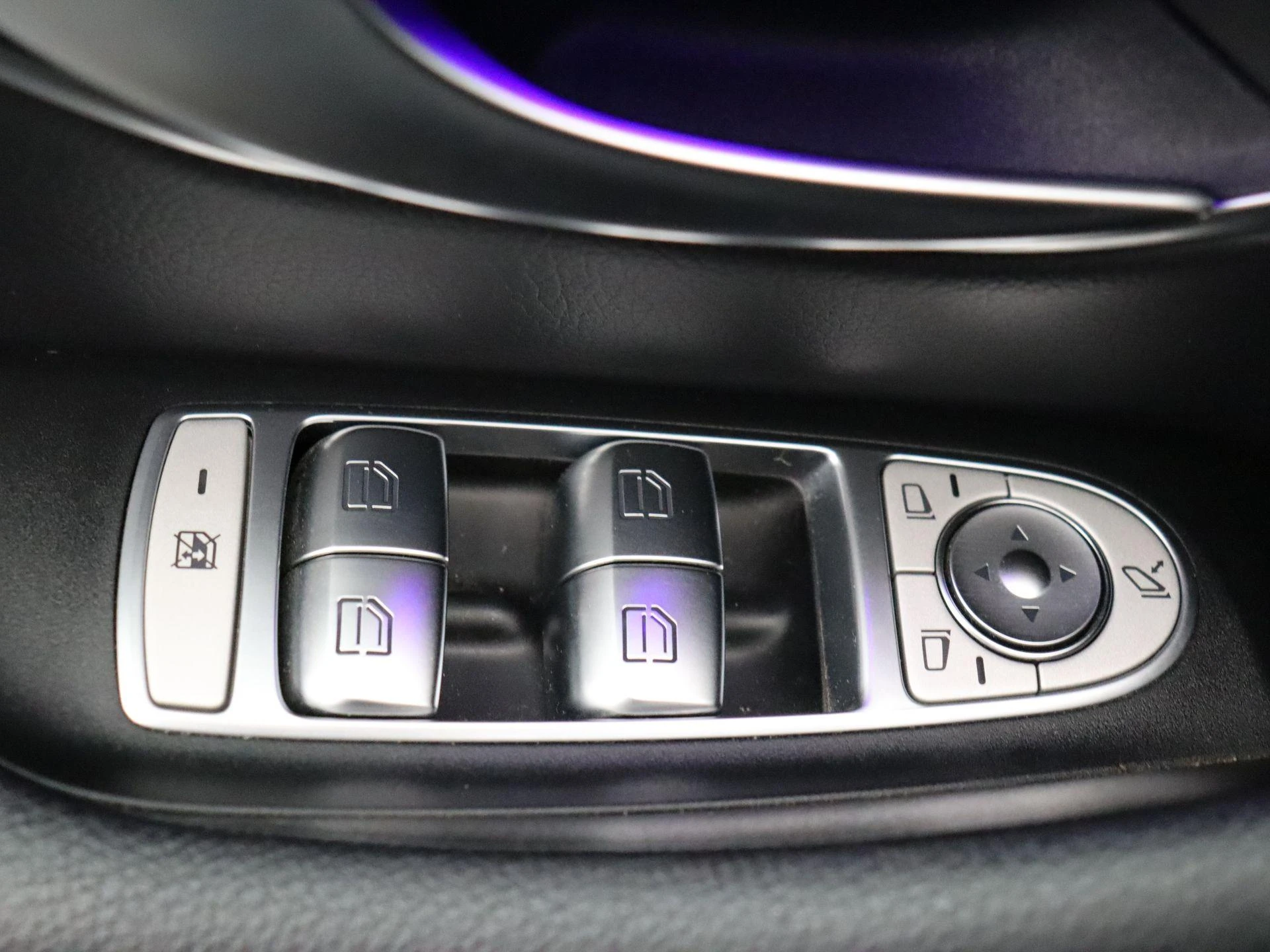 Mercedes-Benz-E-Klasse-image-10