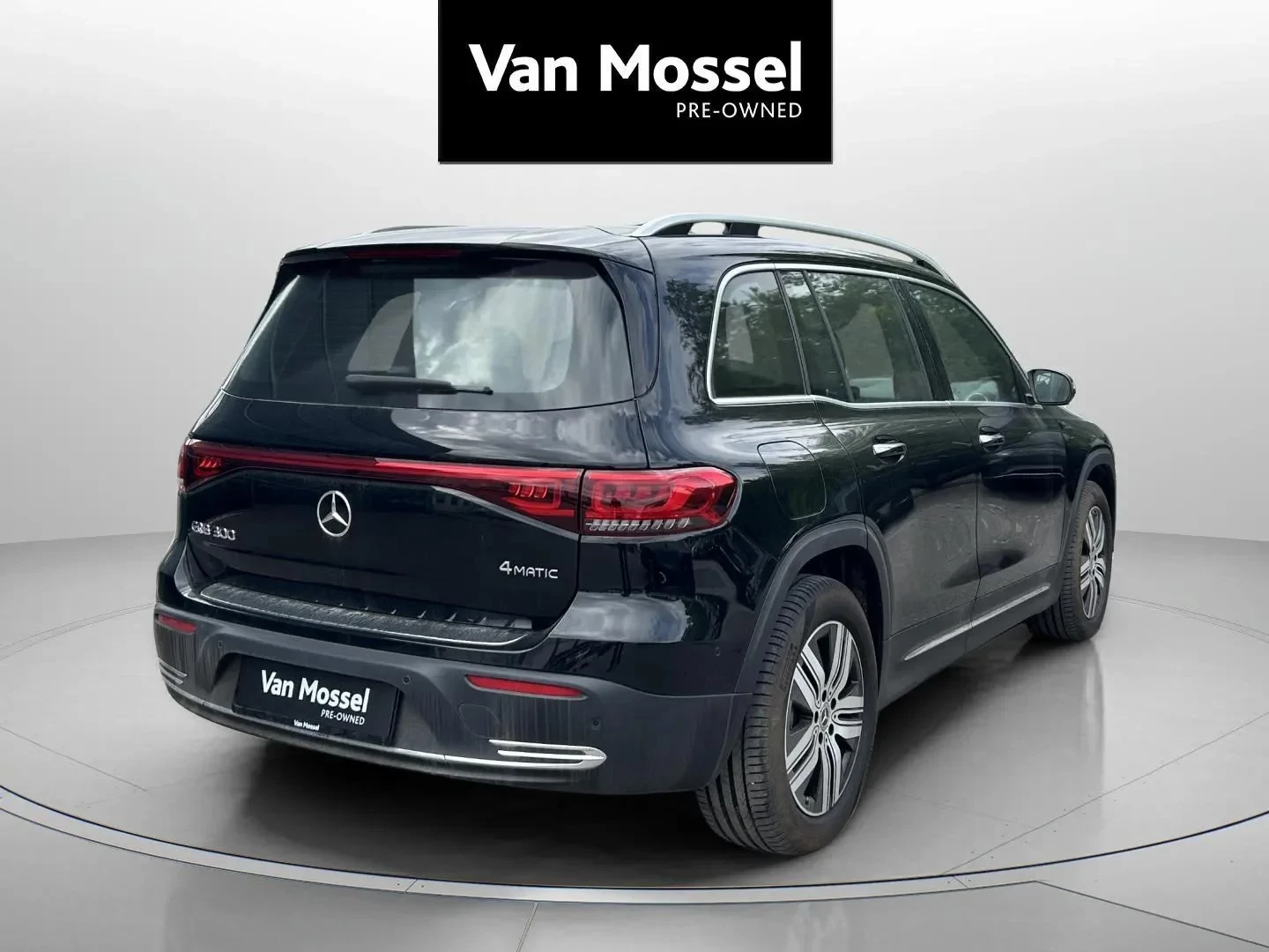Mercedes-Benz-EQB-image-4
