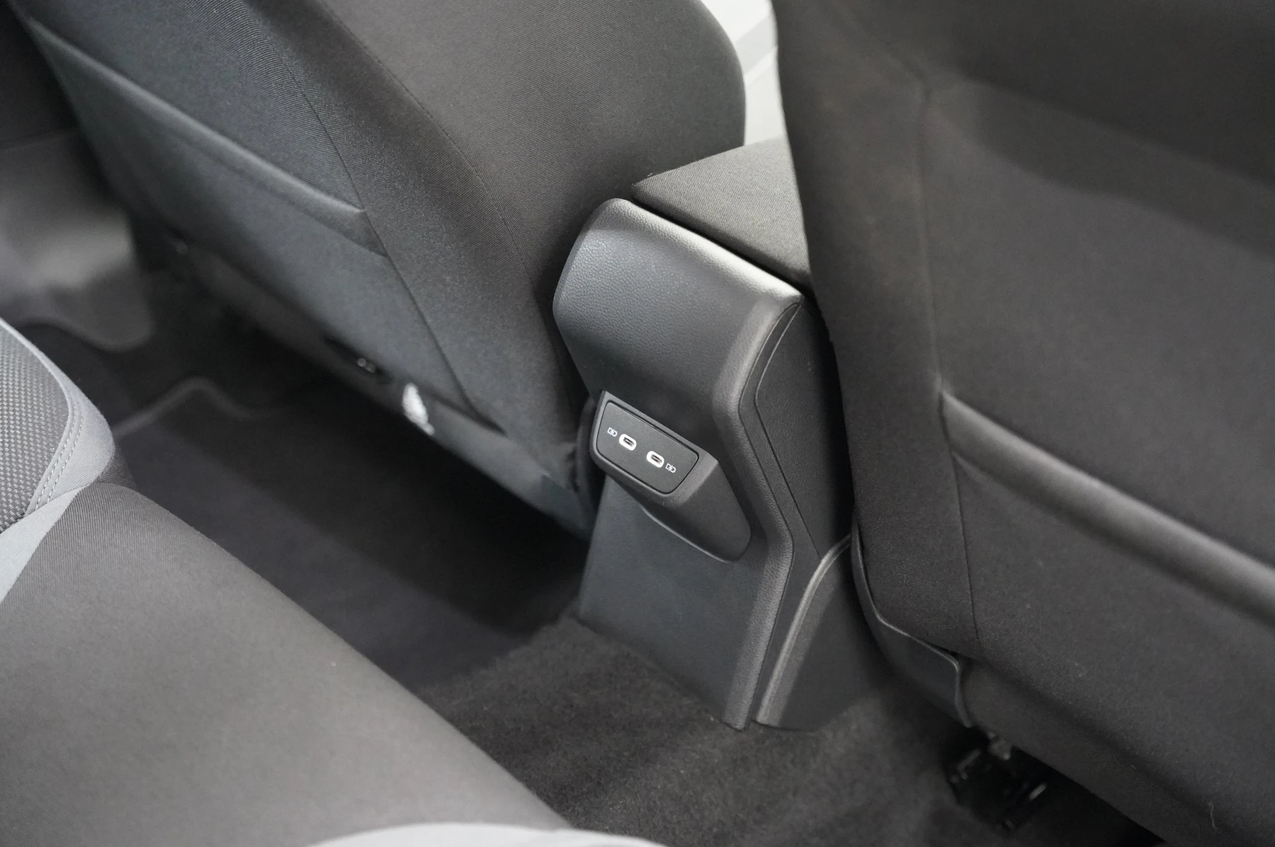 Volkswagen-Polo-image-29