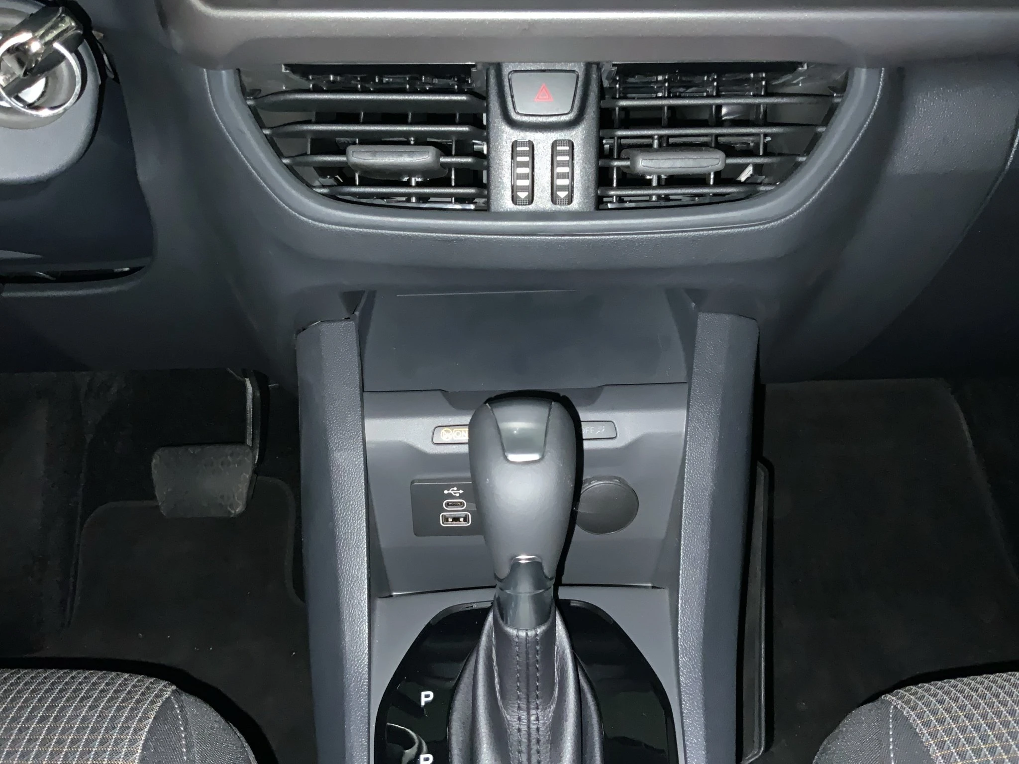 Ford-Tourneo Courier-image-13