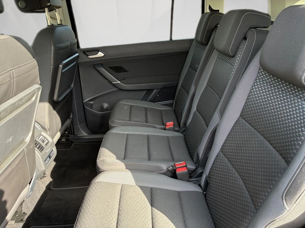 Volkswagen-Touran-image-8