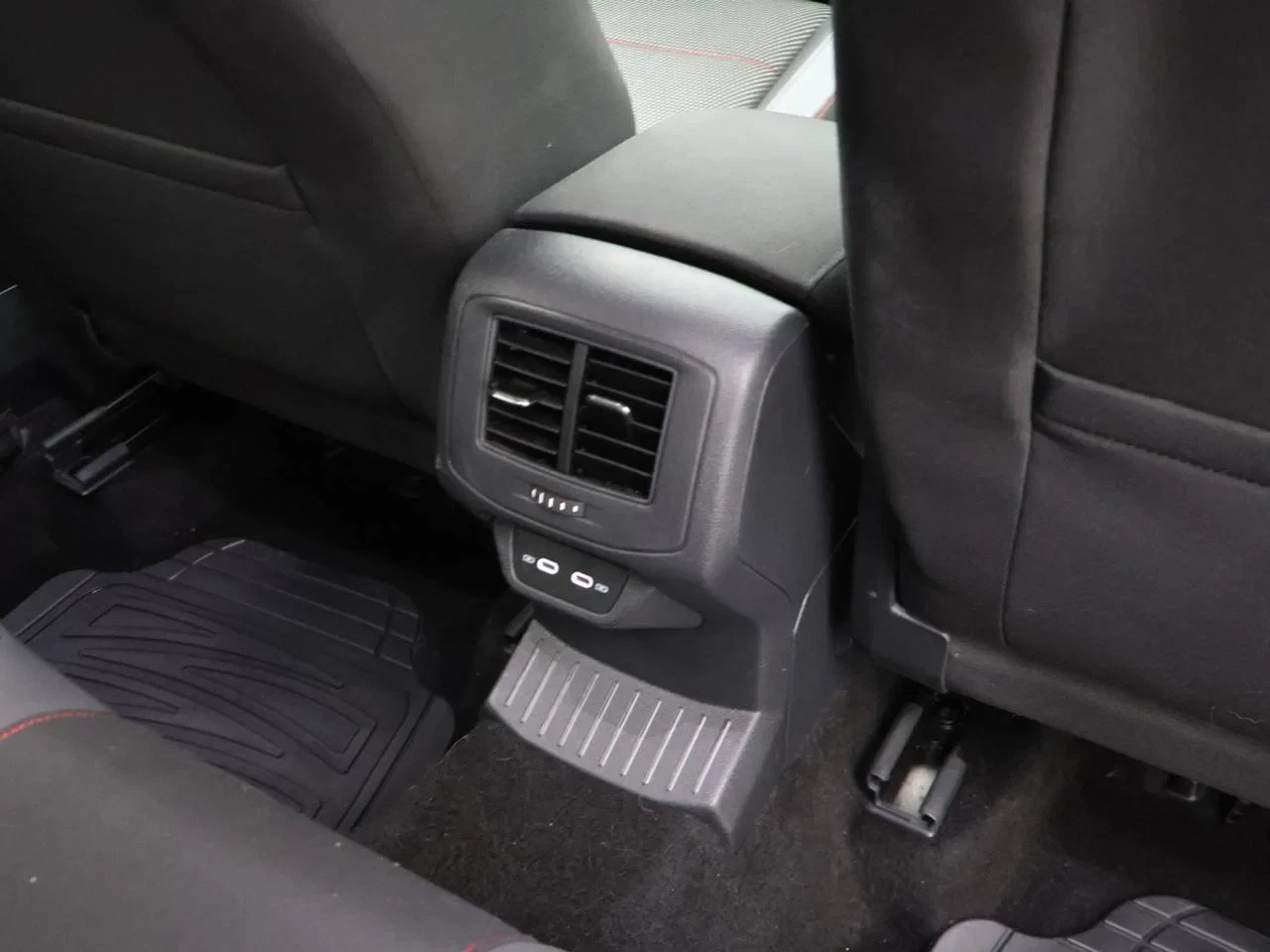 Volkswagen-T-Roc-image-24