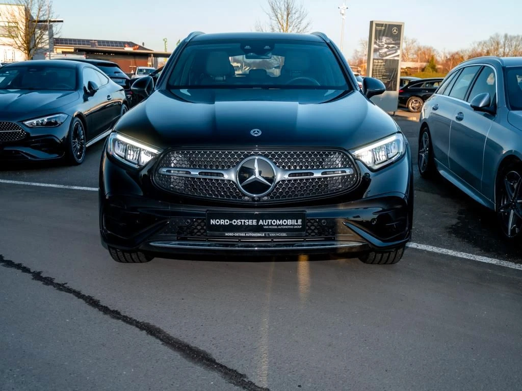 Mercedes-Benz-GLC 300 d-image-3