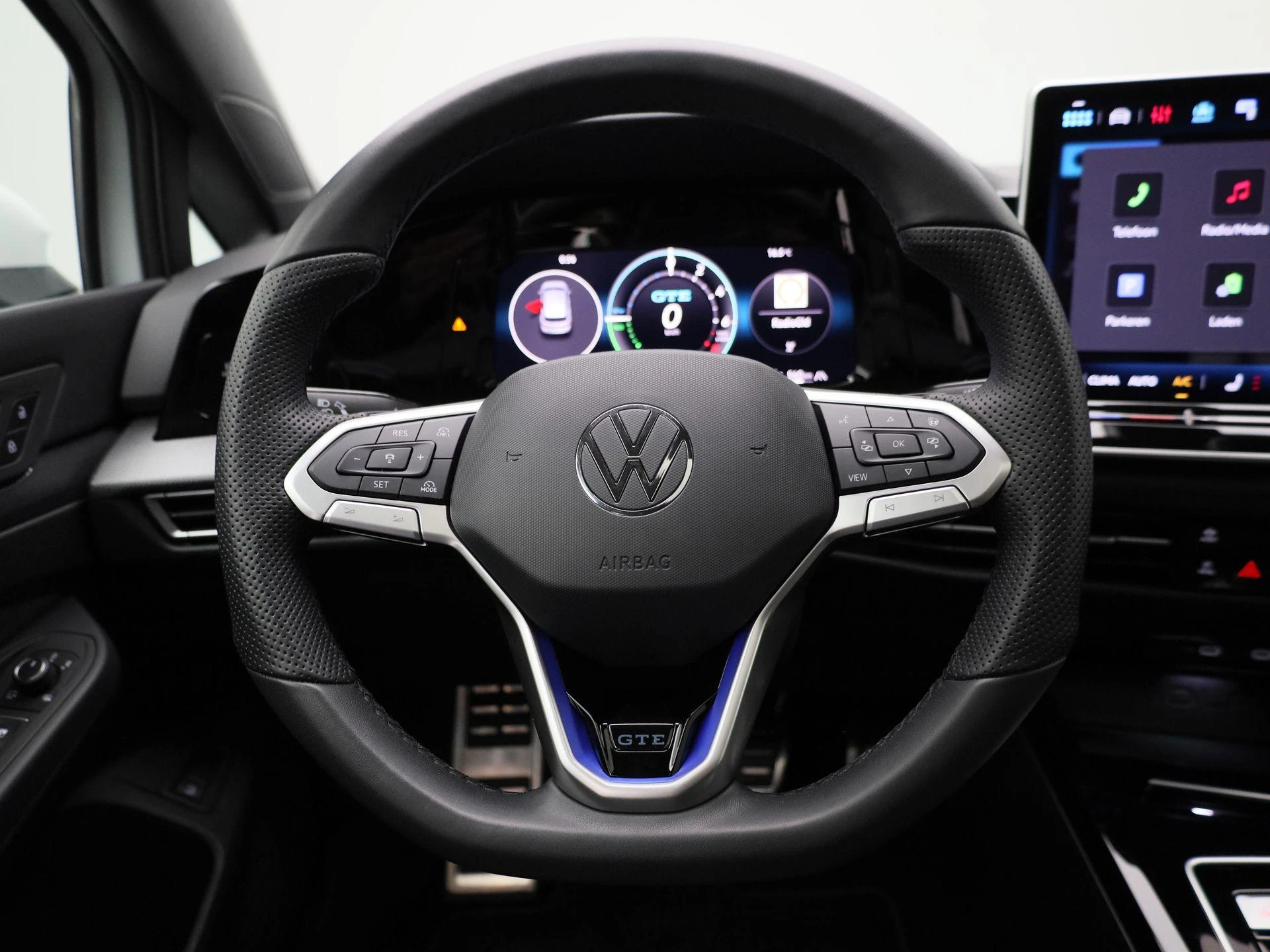 Volkswagen-Golf-image-6