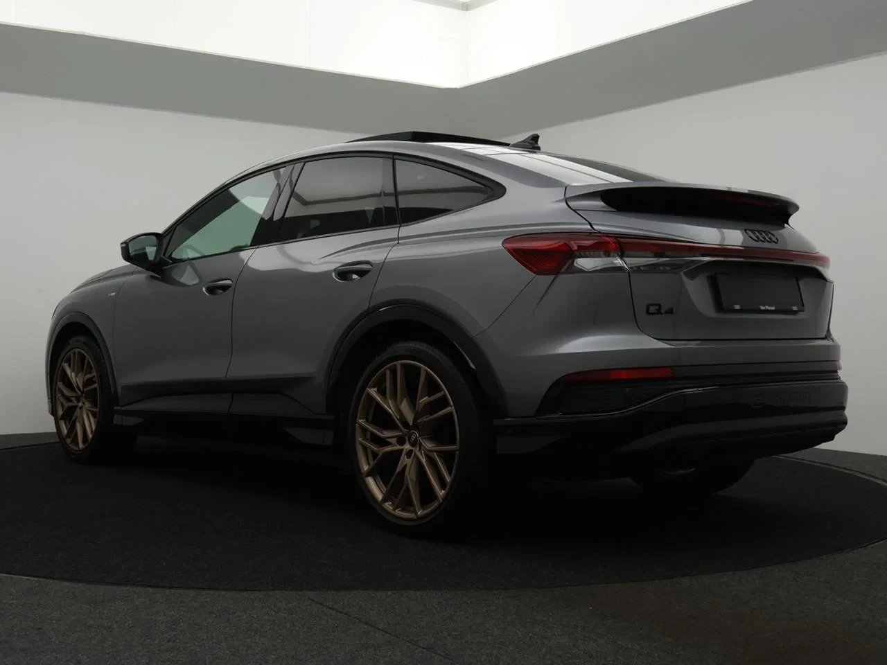Audi-Q4 Sportback e-tron-image-4