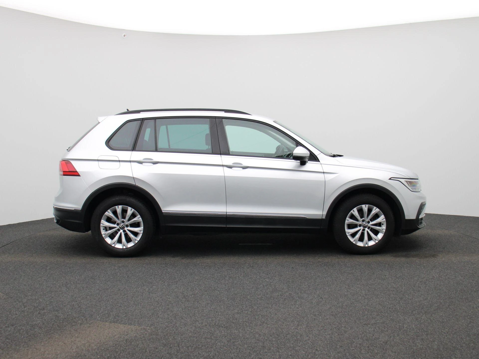 Volkswagen-Tiguan-image-6