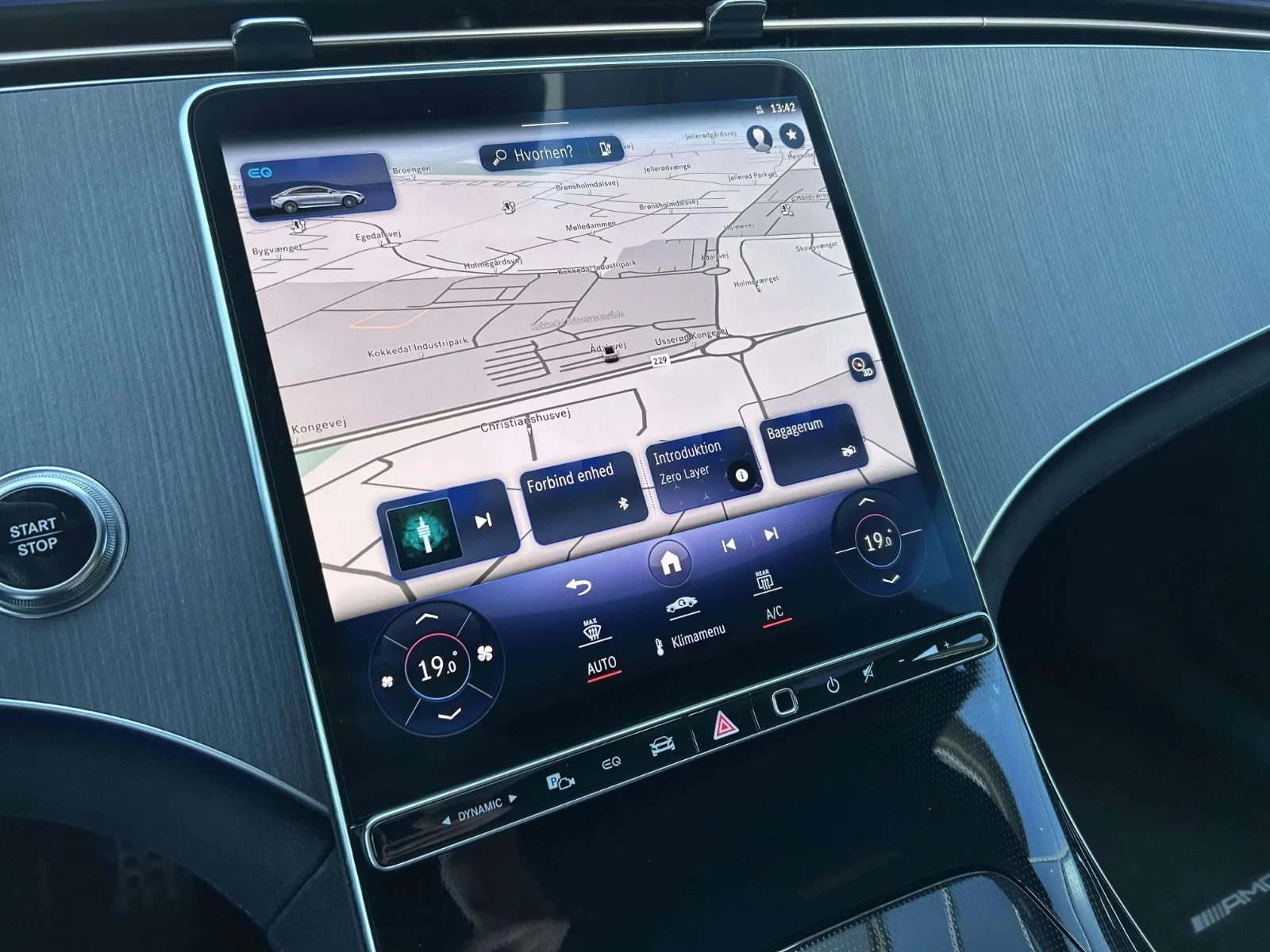 Mercedes-Benz-EQE-image-13