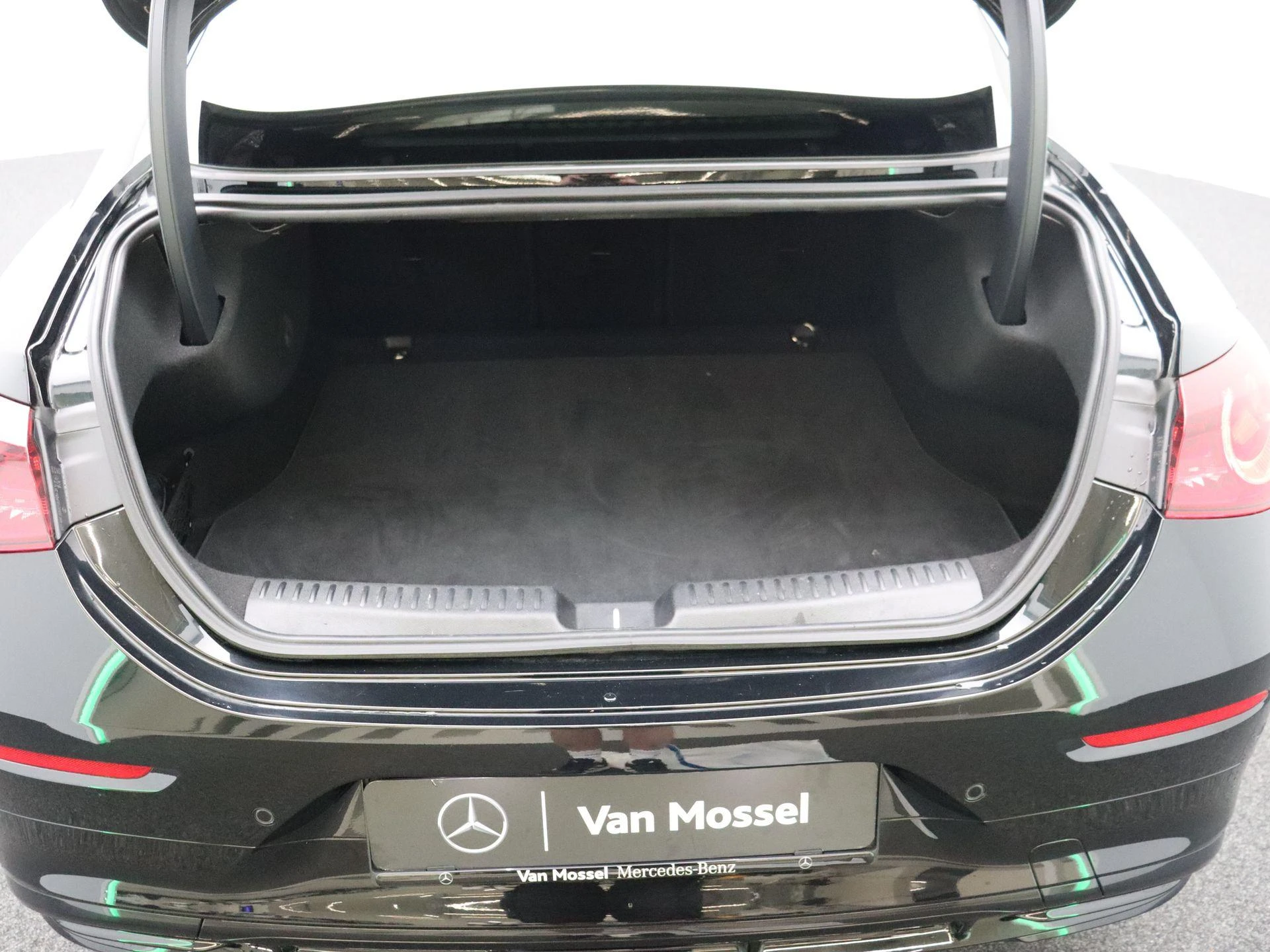 Mercedes-Benz-CLA-image-23