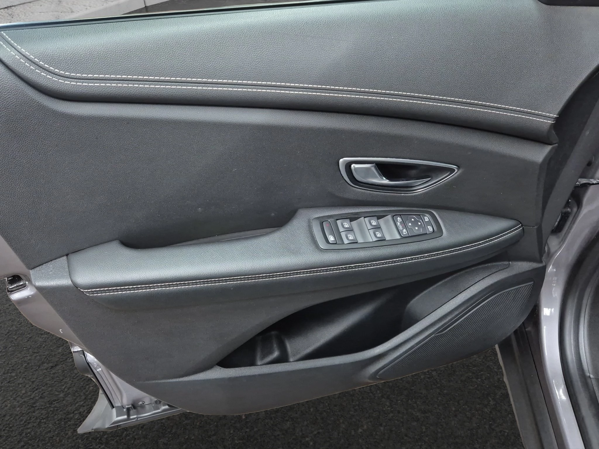 Renault-Grand Scénic-image-15