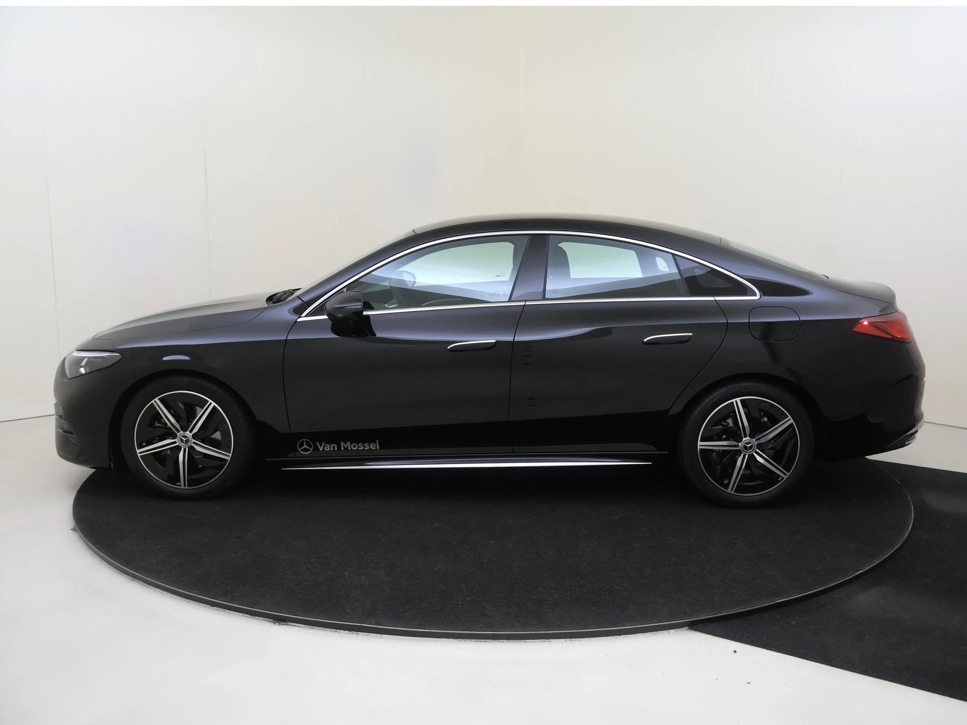 Mercedes-Benz-CLA-image-7