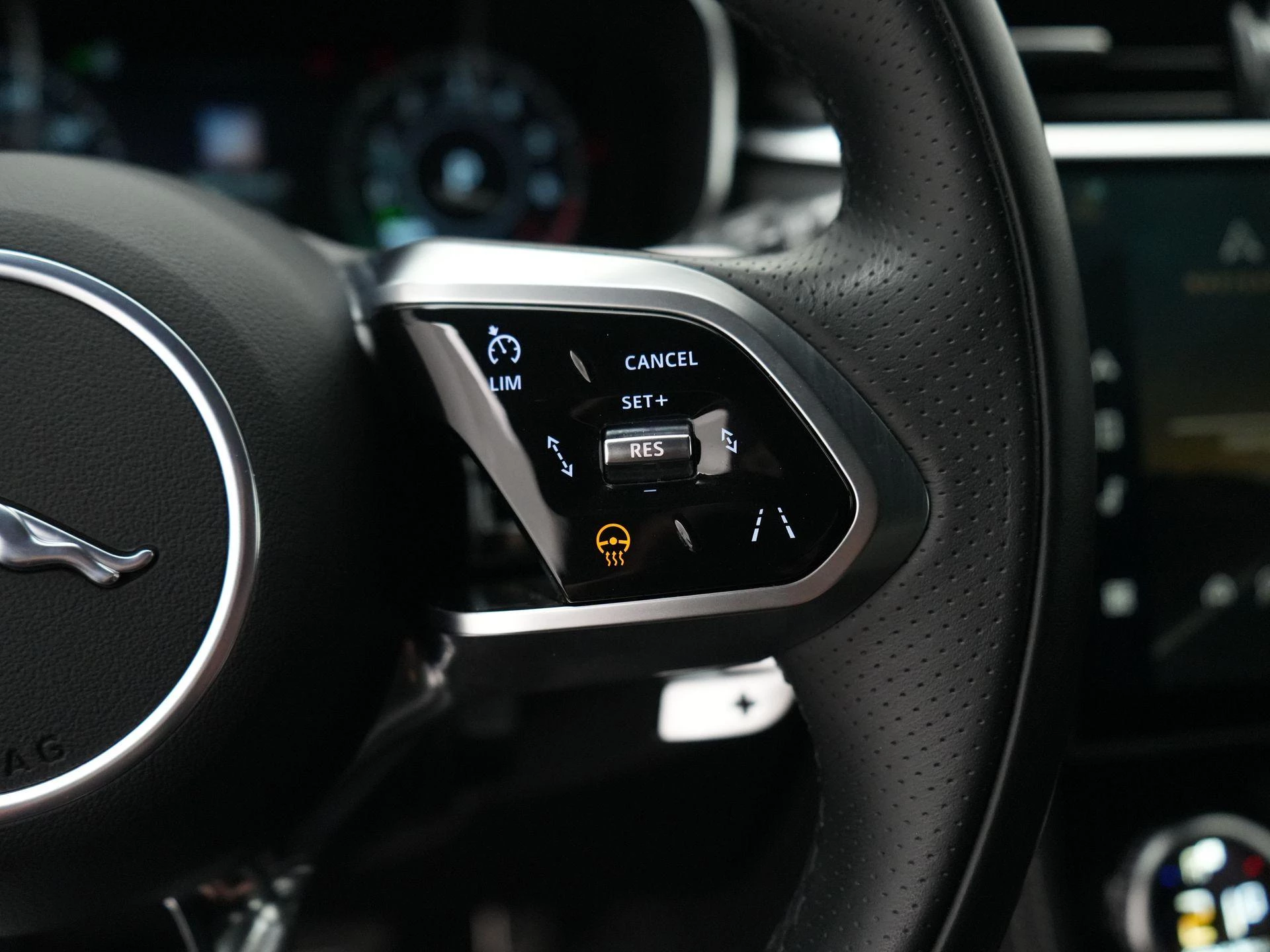 Jaguar F-PACE 2.0 P400e PHEV R-Dynamic Black