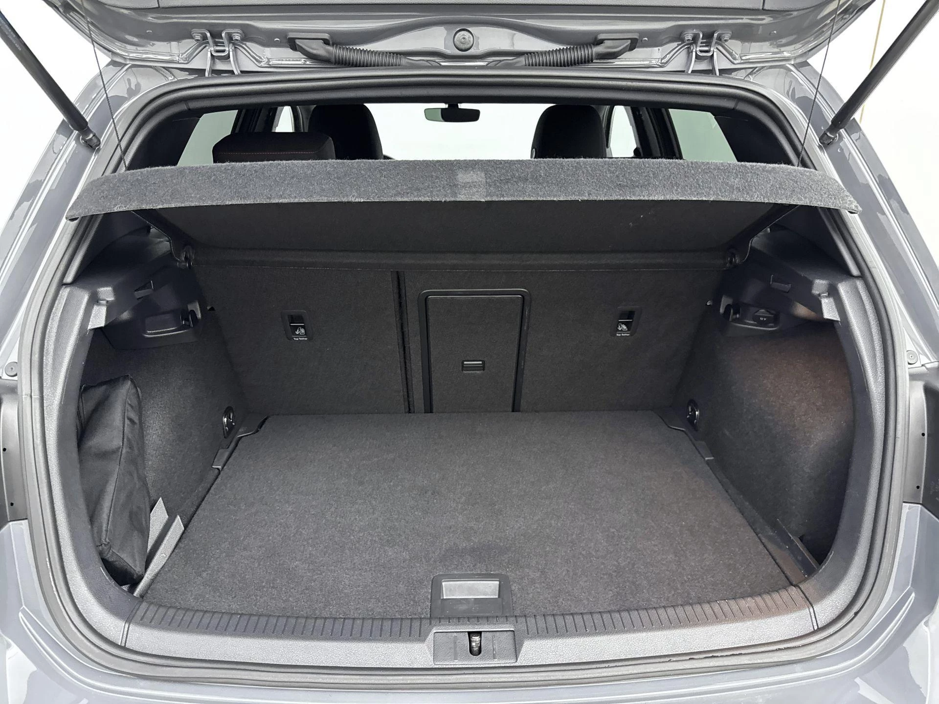 Volkswagen-Golf-image-23