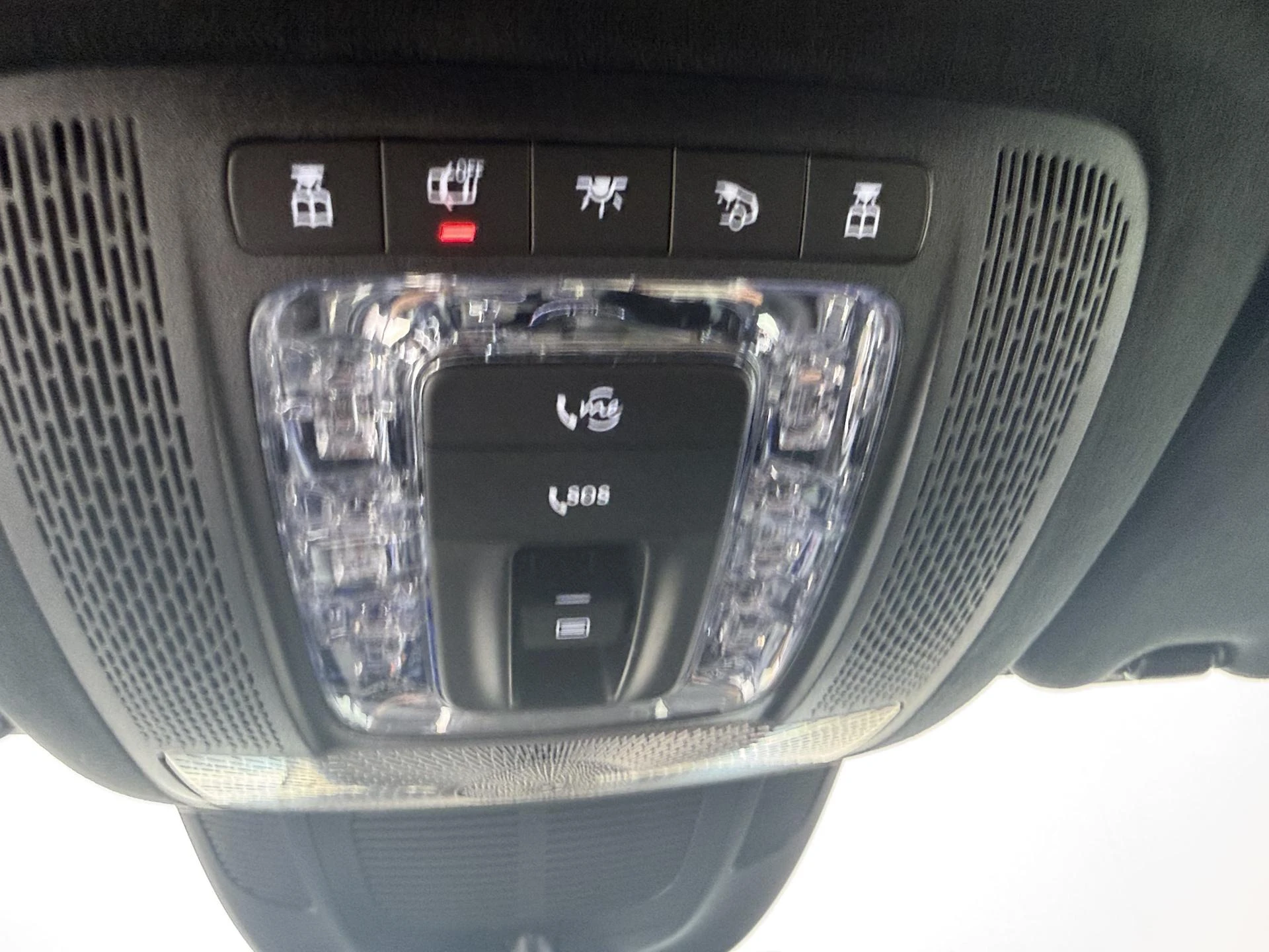 Mercedes-Benz-GLS-image-22