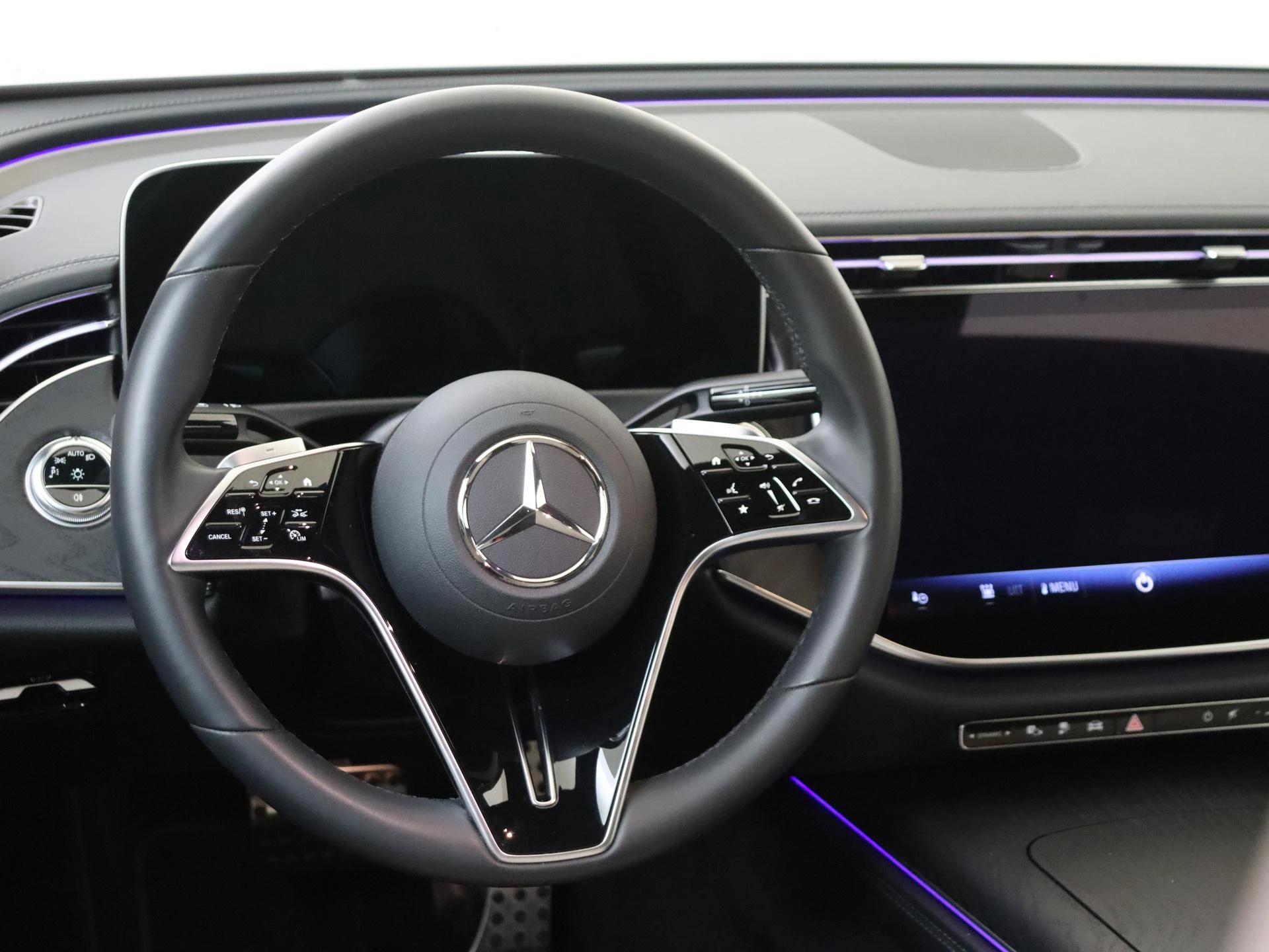 Mercedes-Benz-E-Klasse-image-12