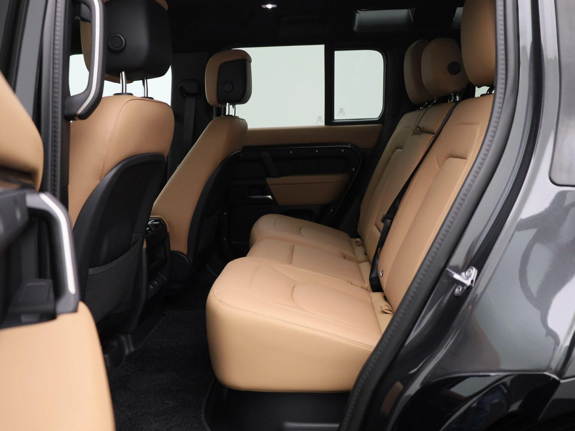 Land Rover-Defender-image-12
