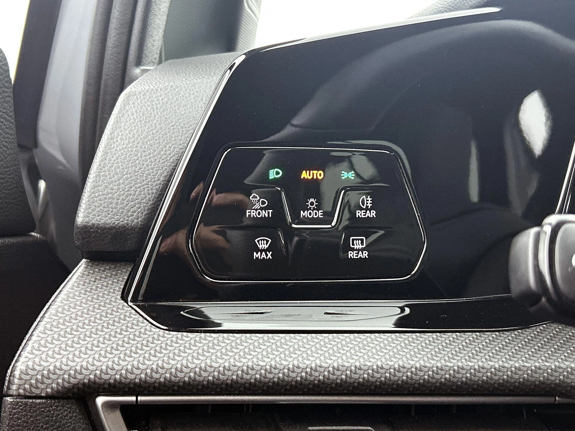 Volkswagen-Golf-image-17