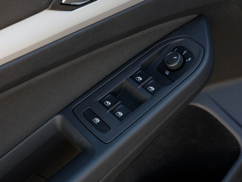 Volkswagen-Golf-image-16