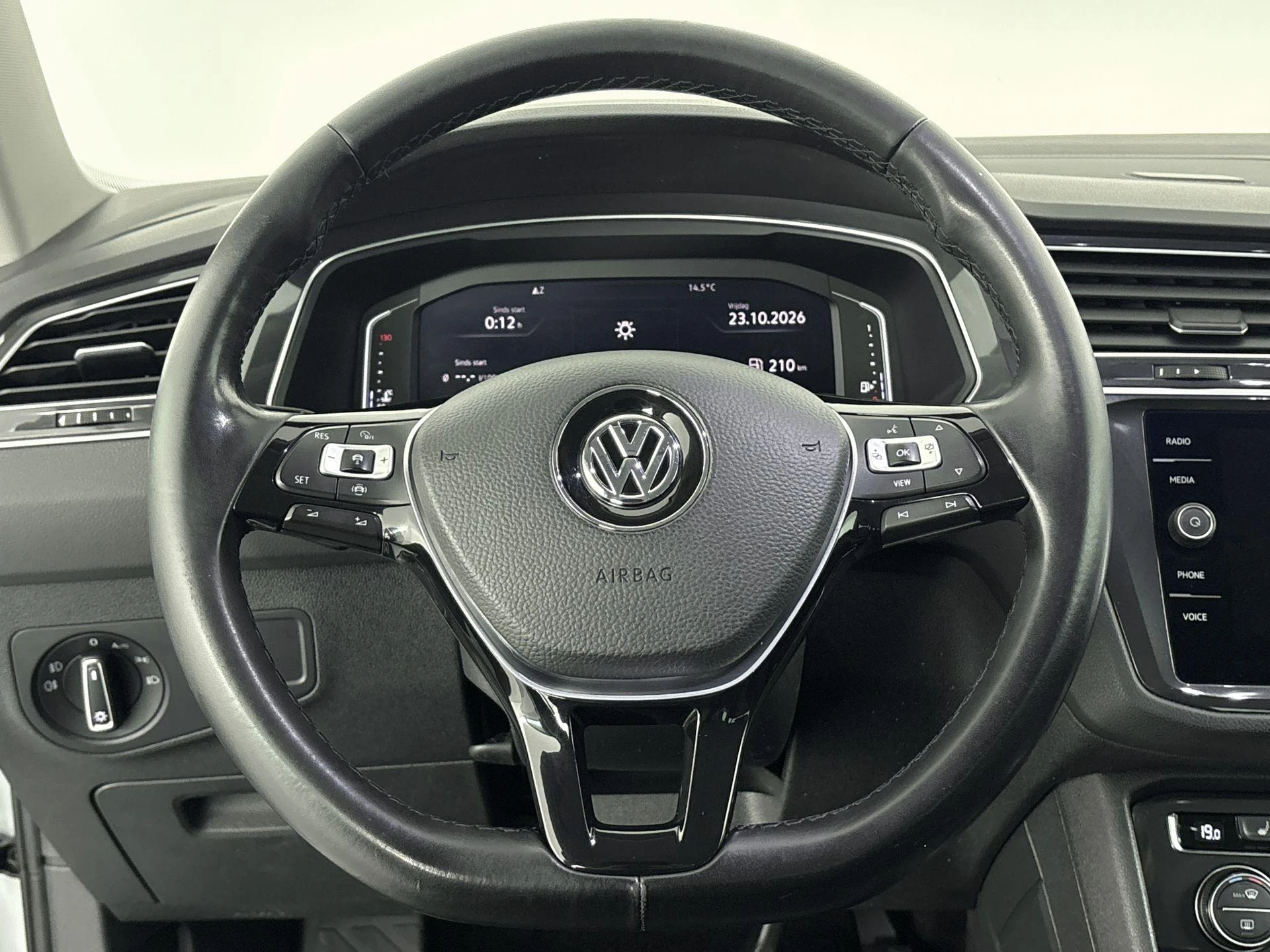 Volkswagen-Tiguan-image-26