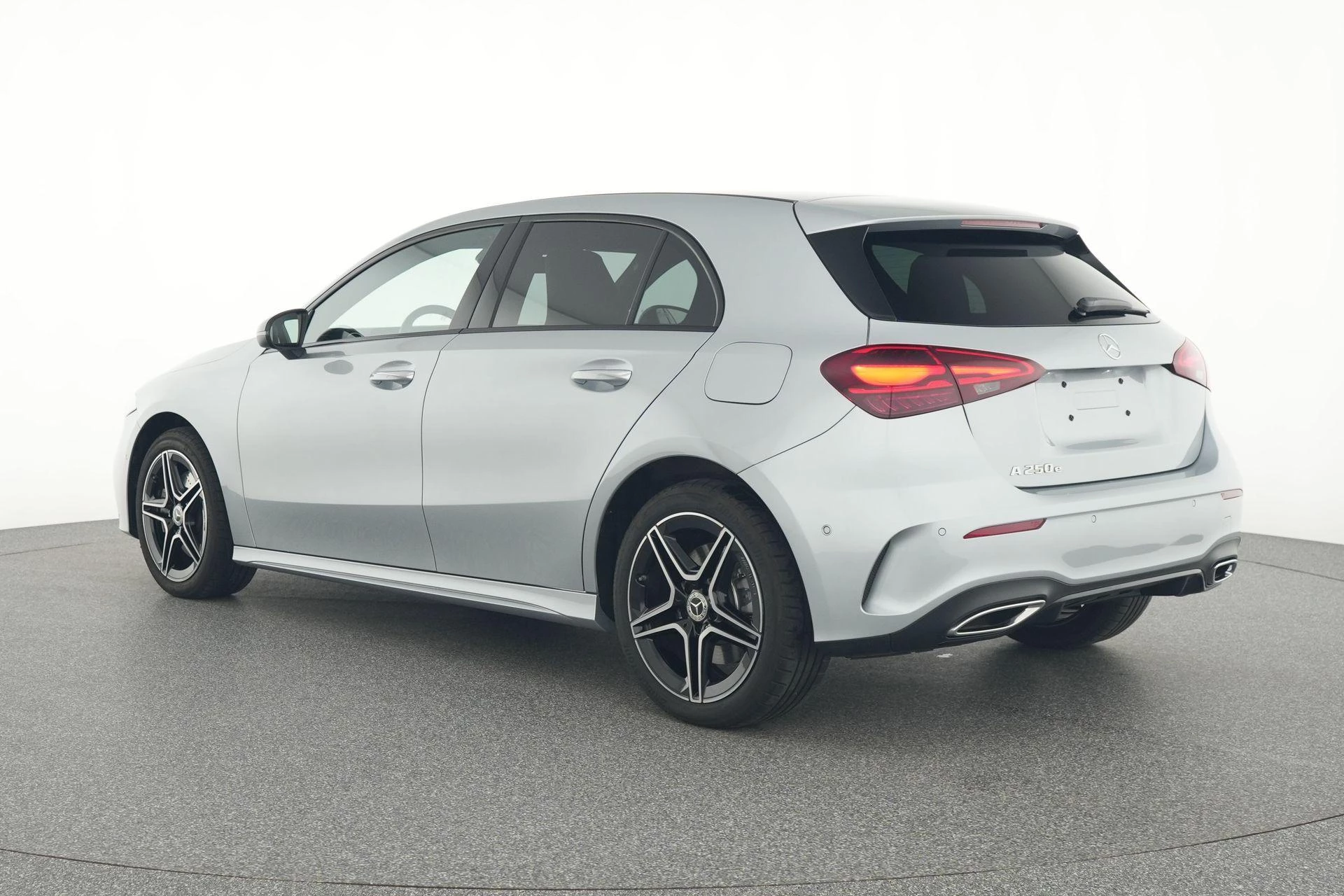 Mercedes-Benz A-Klasse 250 e AMG Line + PANO DAK + NIGHTPAKKET + CARPLAY +