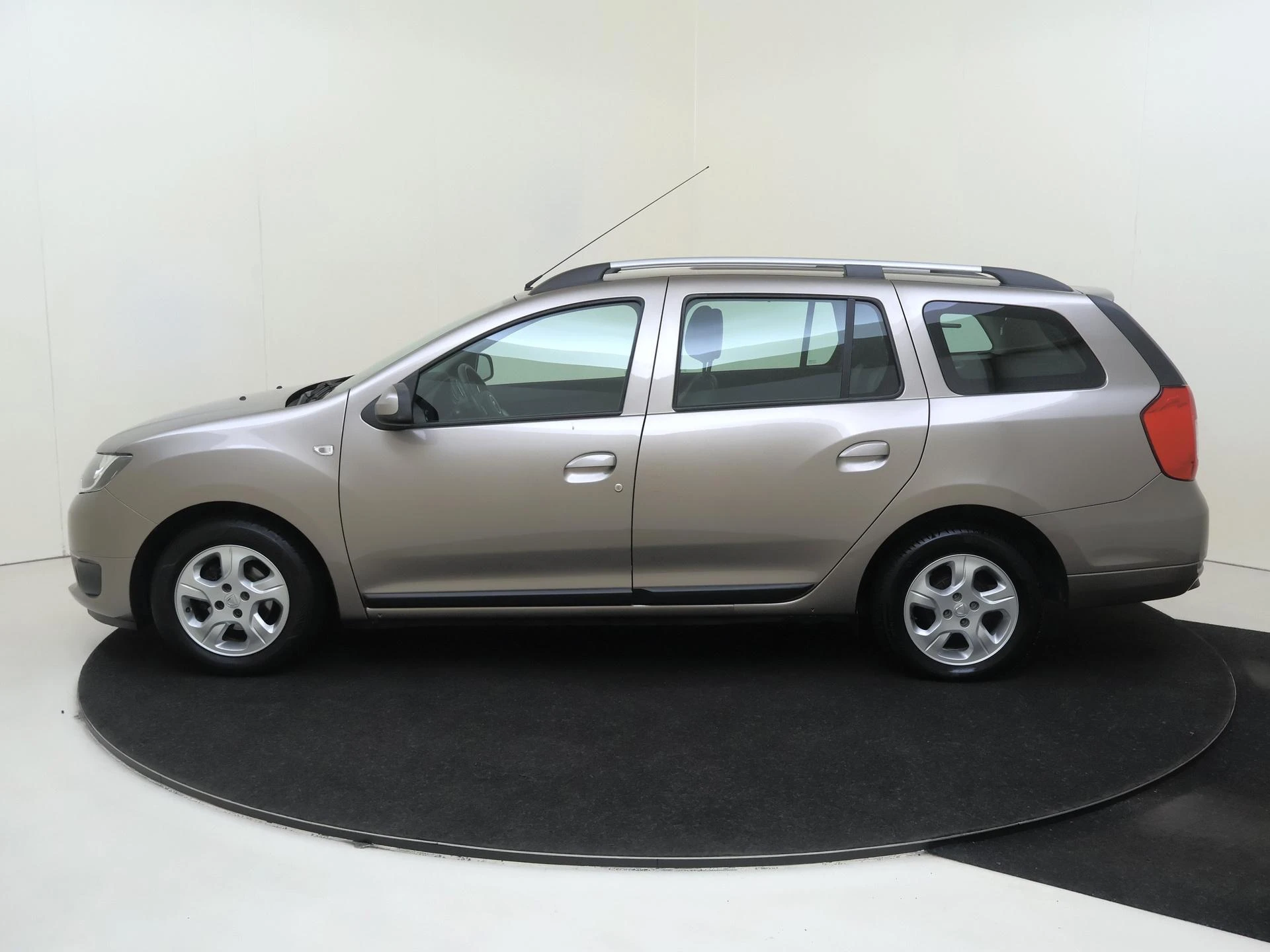 Dacia-Logan-image-7