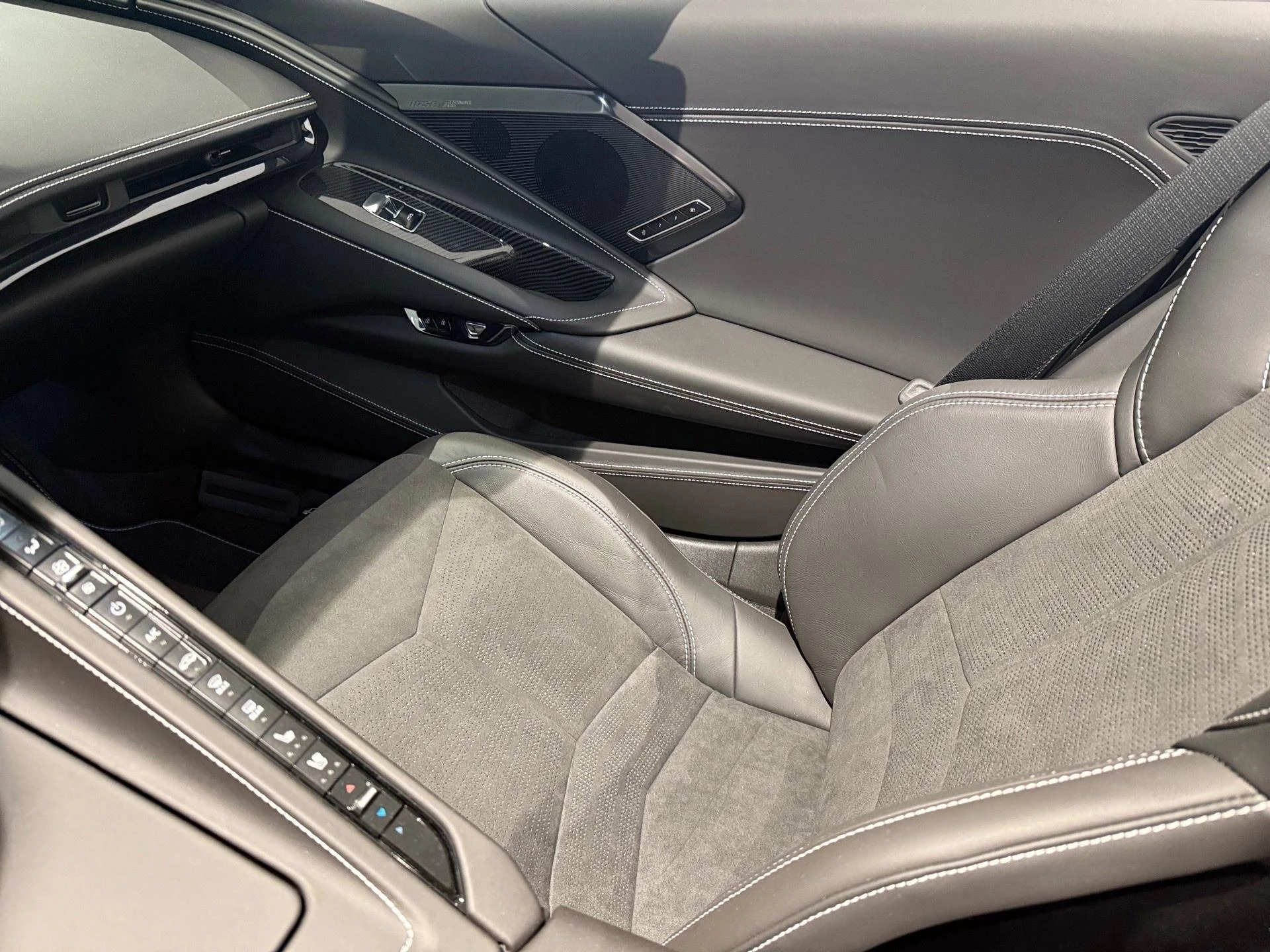 Chevrolet-Corvette-image-17