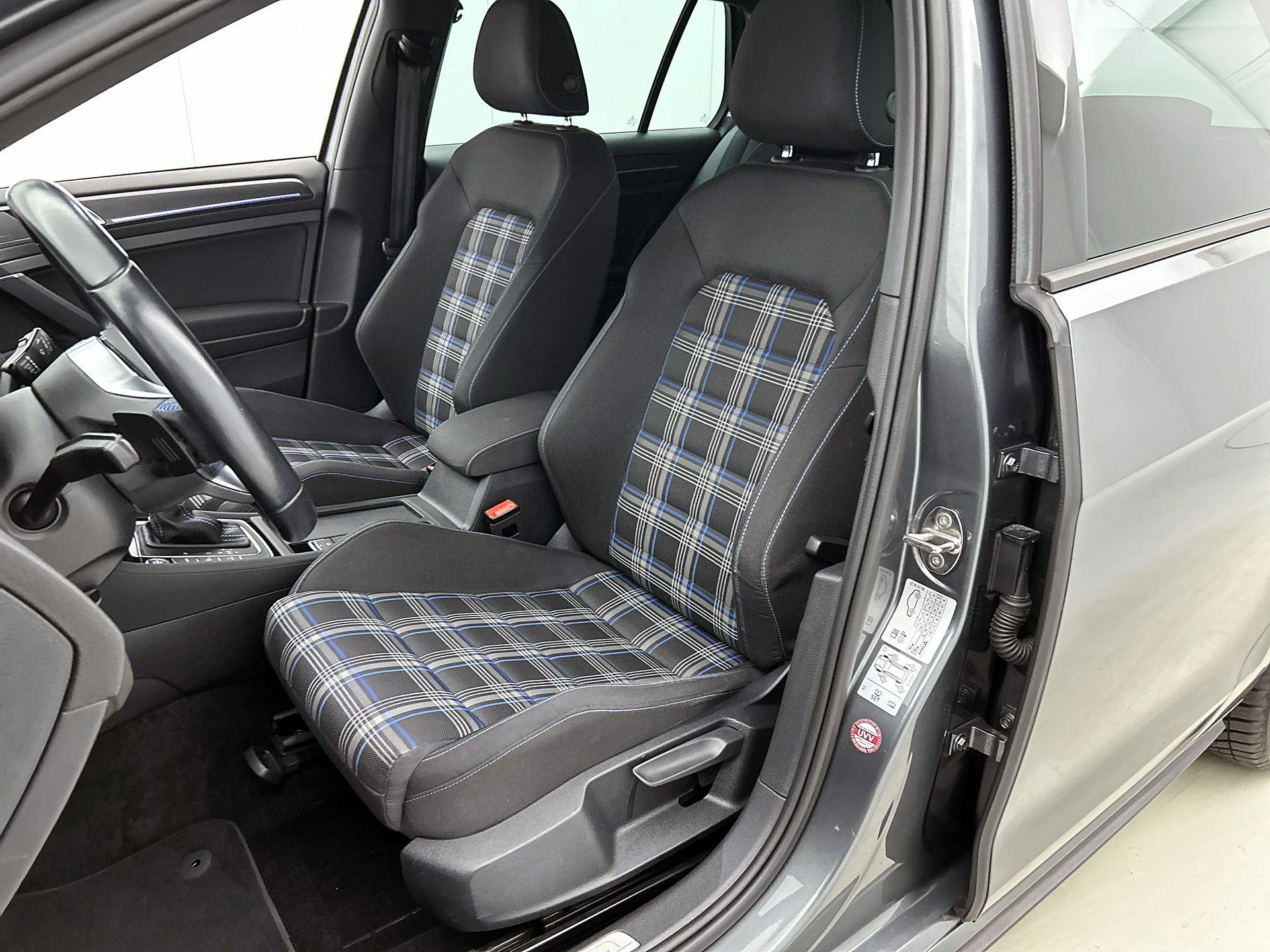 Volkswagen-Golf-image-39