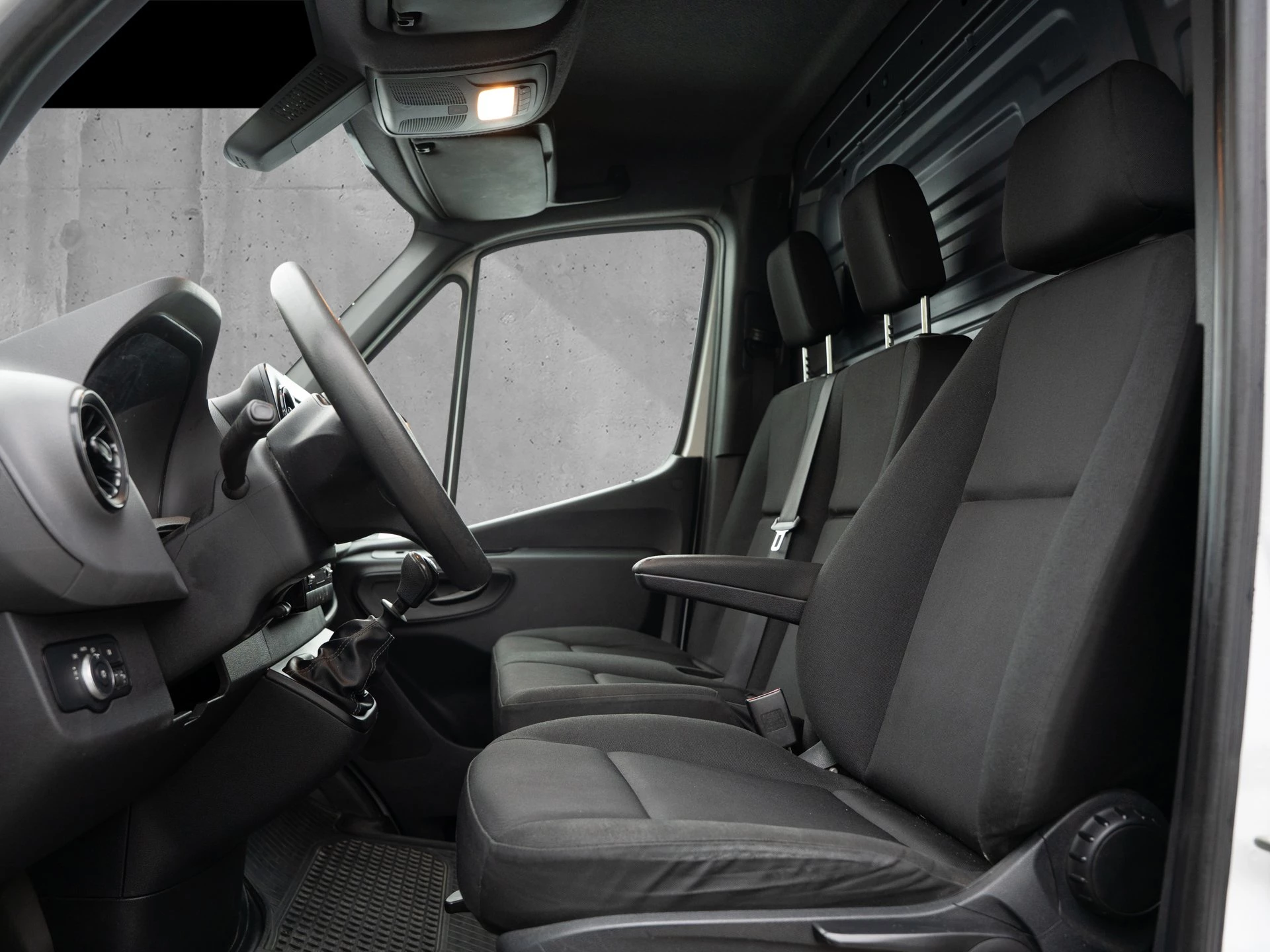 Mercedes-Benz-Sprinter-image-4