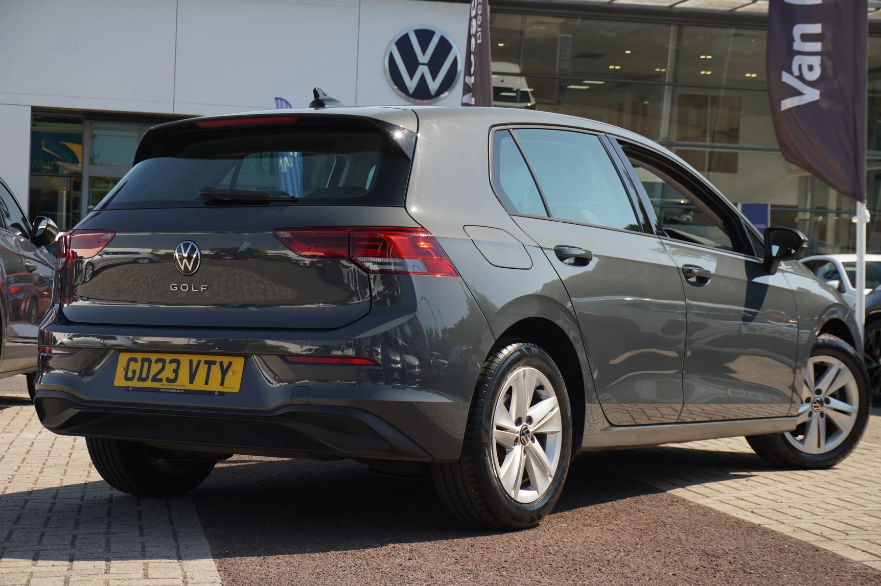 Volkswagen-Golf-image-16