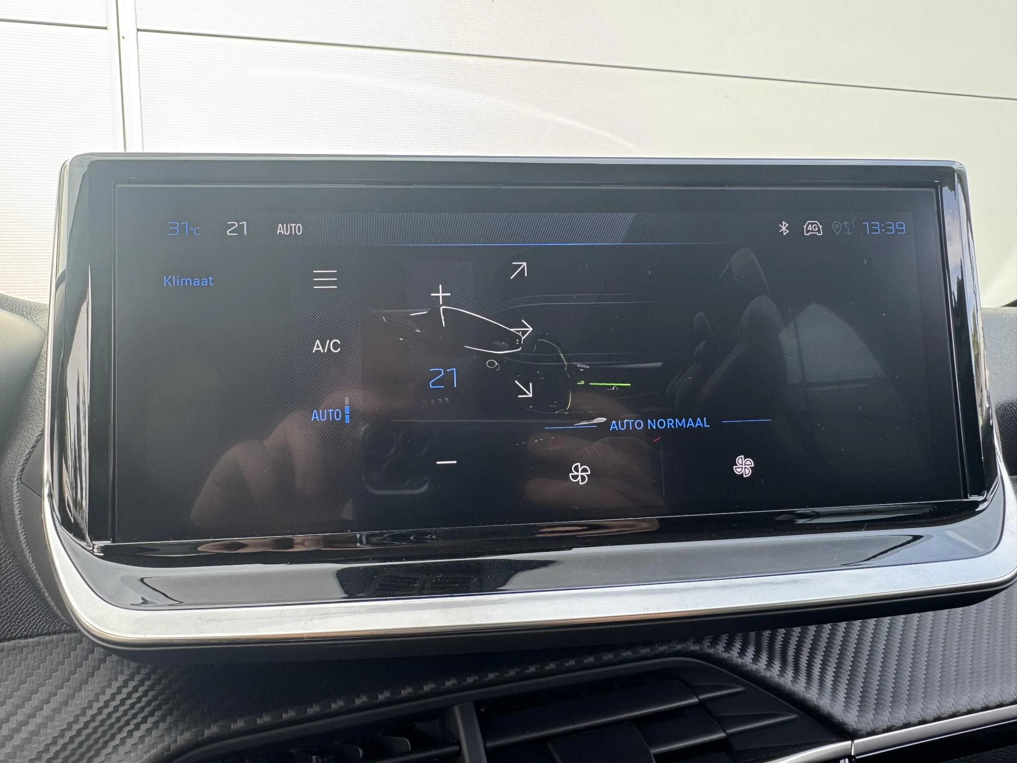 Peugeot-208-image-22