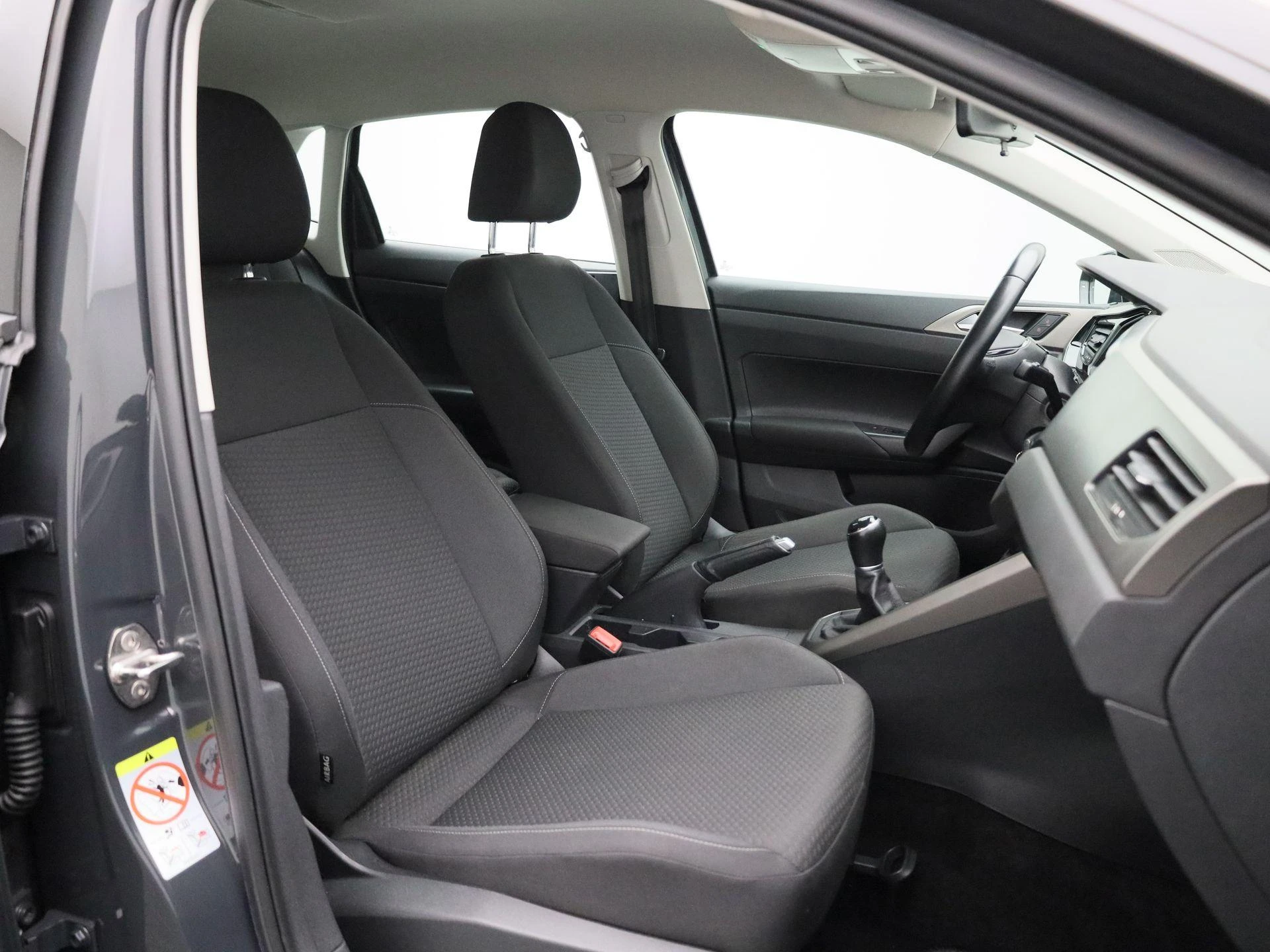 Volkswagen-Polo-image-28