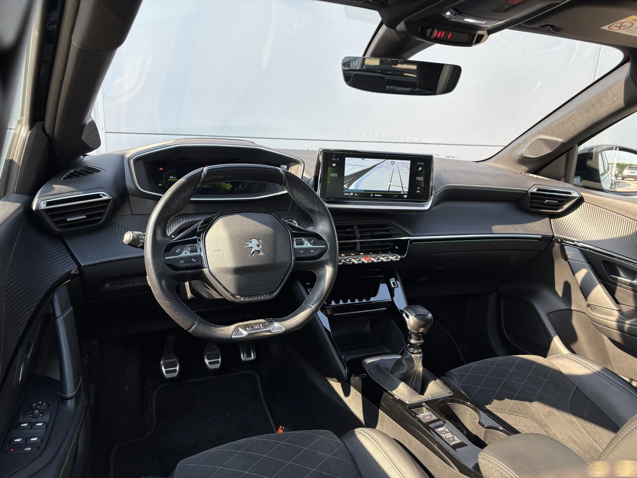 Peugeot-208-image-10